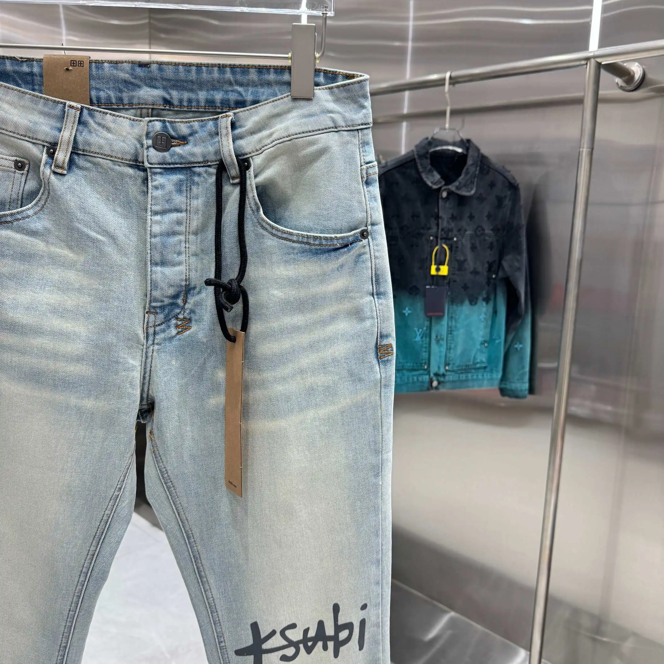 Distressed Logo-Print Flared Jeans D21019046 — view 7