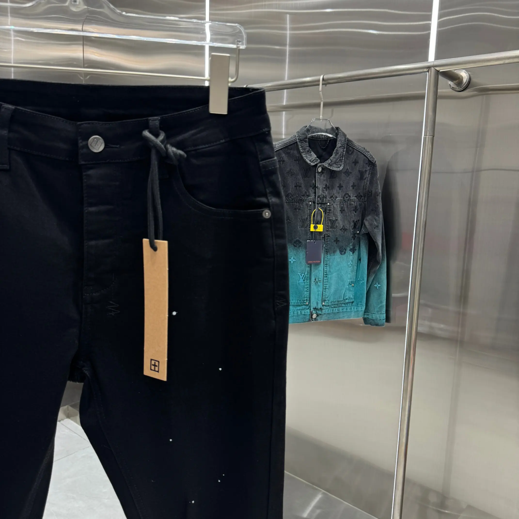 Distressed Flared Jeans with Paint Splatter D21019044 — view 7