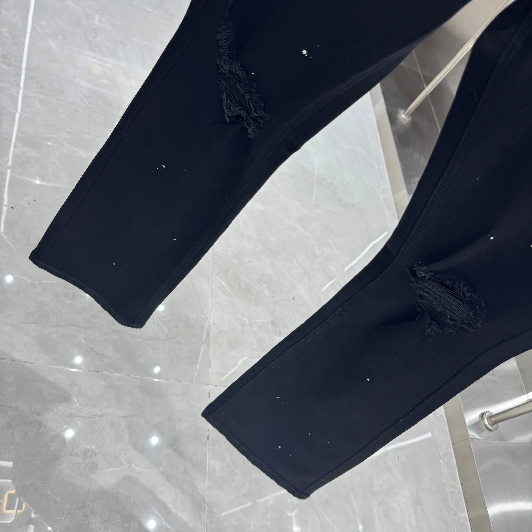 Distressed Flared Jeans with Paint Splatter D21019044 — view 9