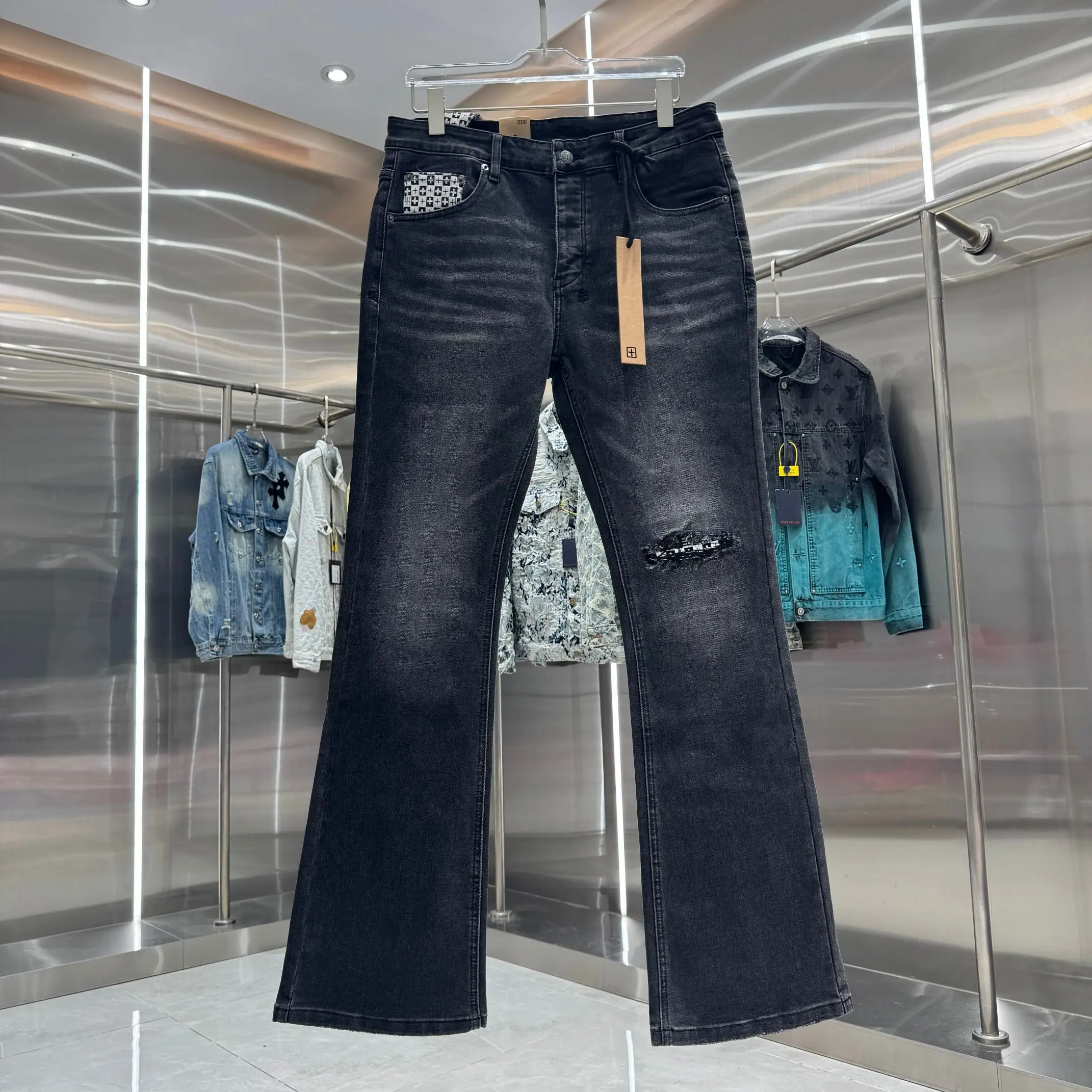 Distressed Slim-Flare Jeans D21019045