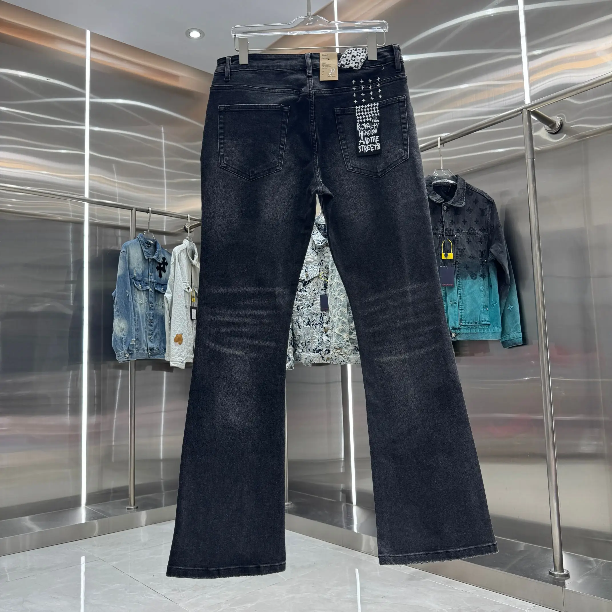 Distressed Slim-Flare Jeans D21019045 — view 2