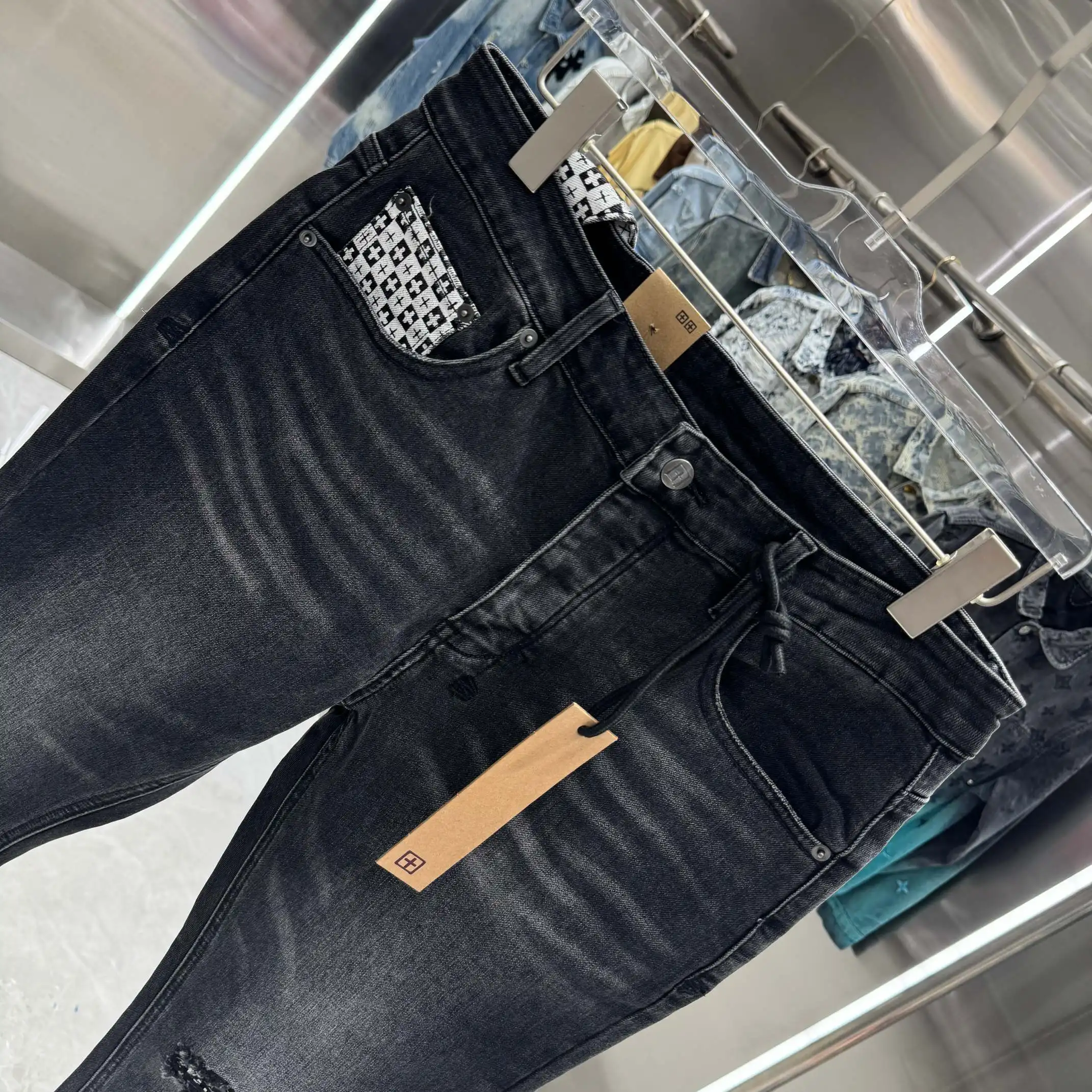 Distressed Slim-Flare Jeans D21019045 — view 4