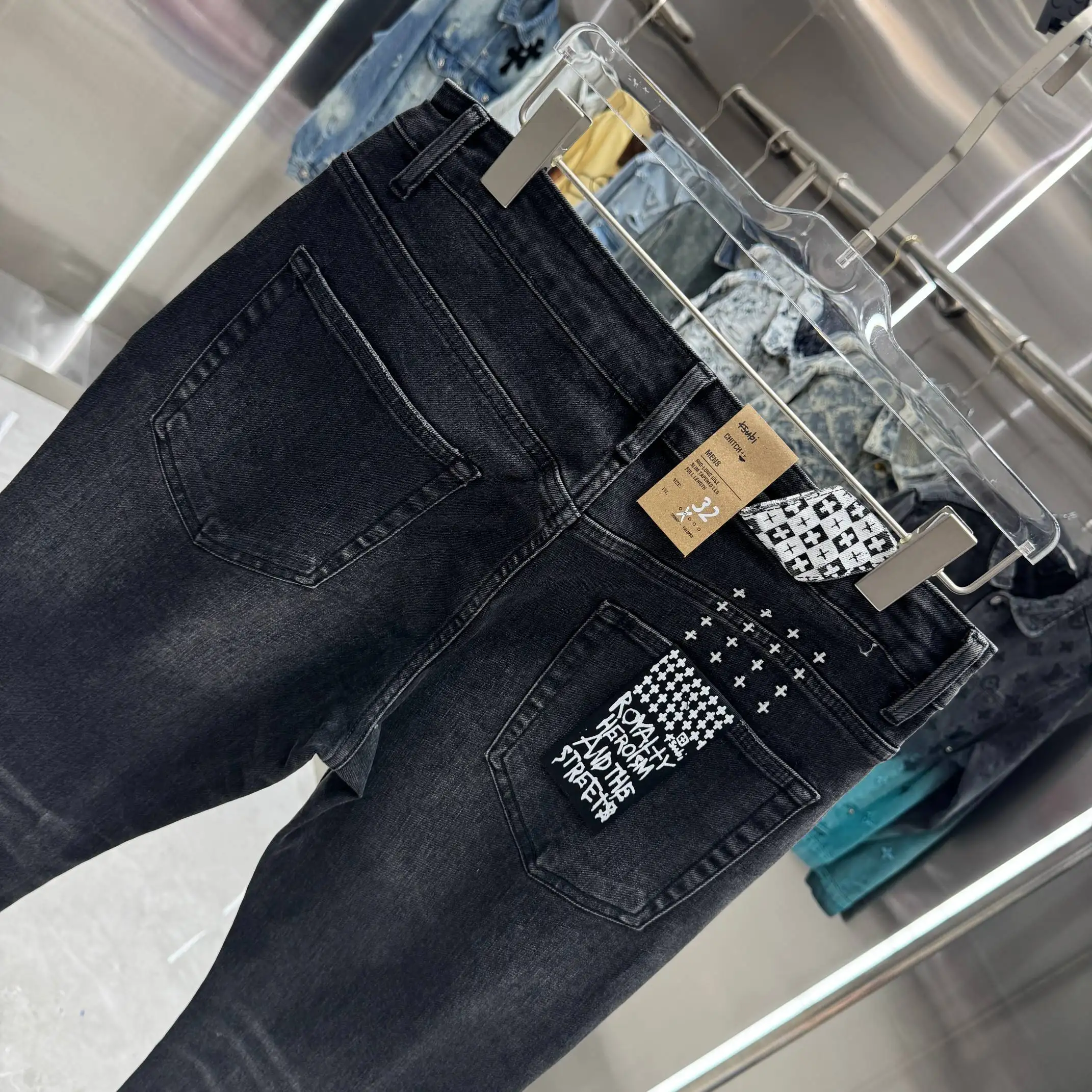 Distressed Slim-Flare Jeans D21019045 — view 5