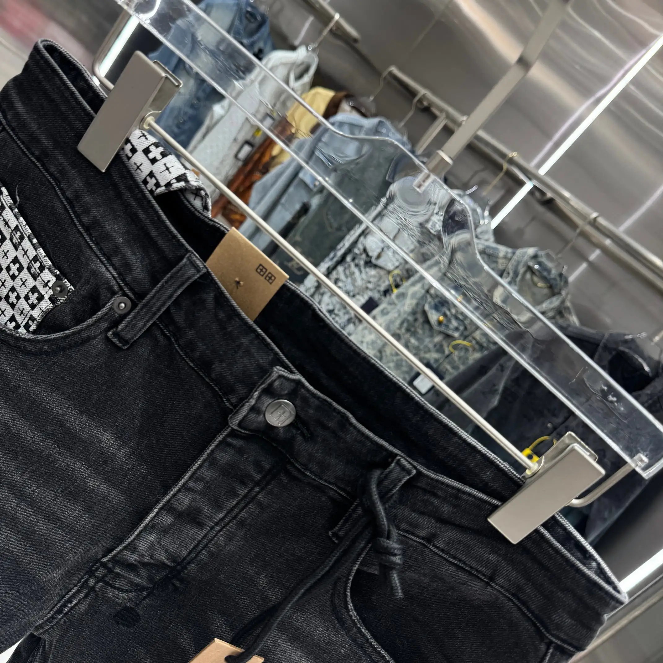 Distressed Slim-Flare Jeans D21019045 — view 8