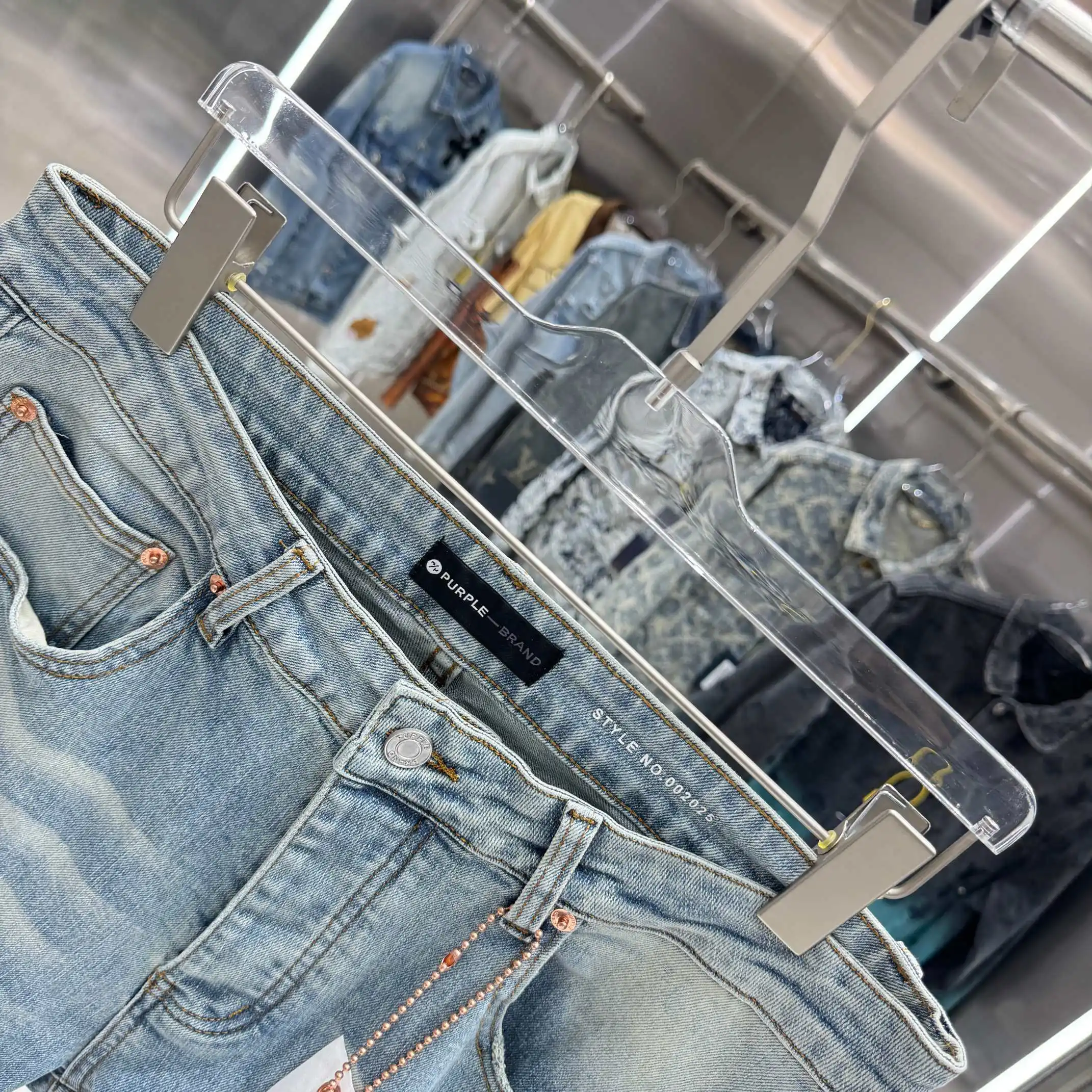 Distressed Bootcut Stretch Jeans D21019112 — view 8