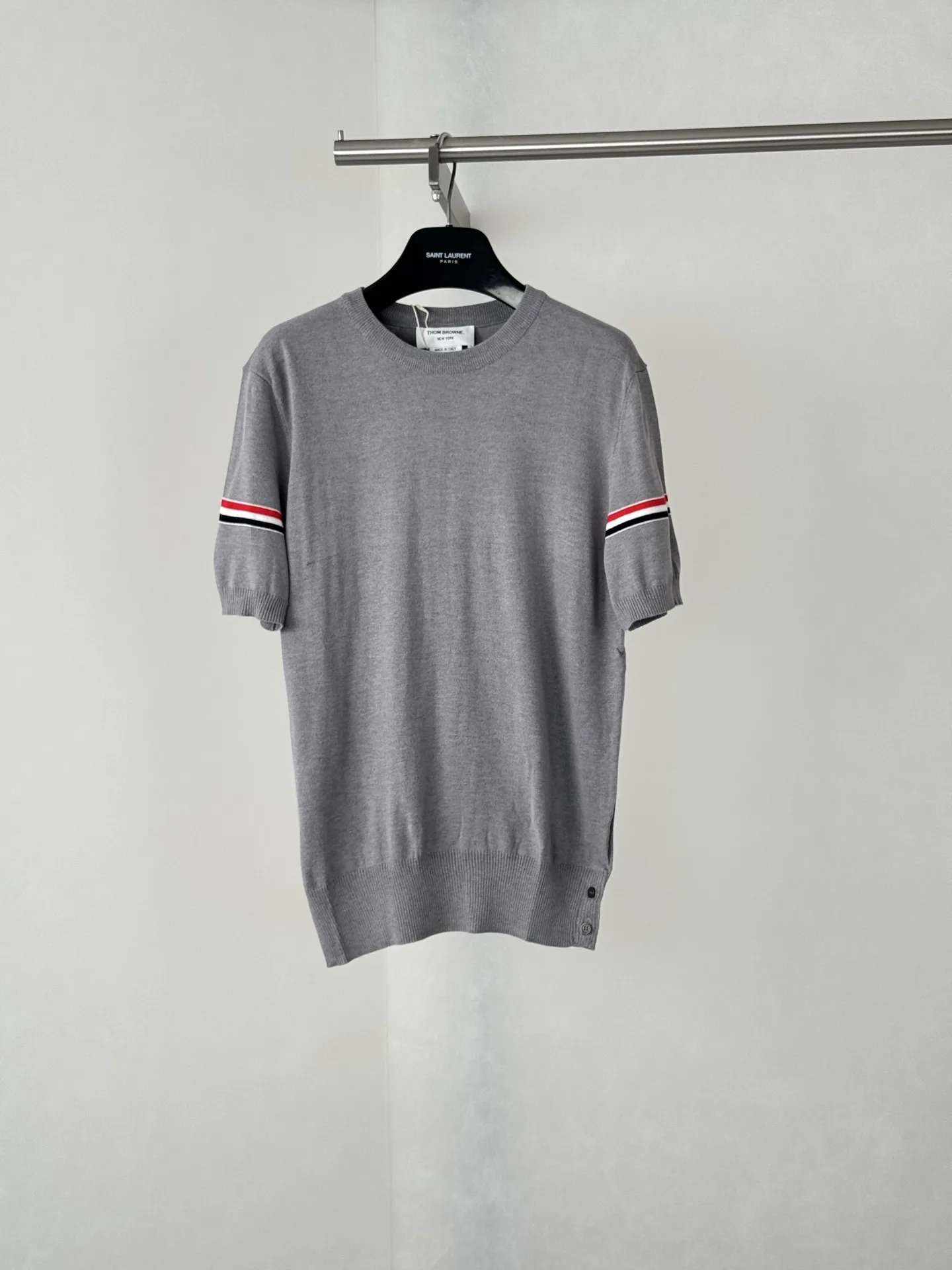 Striped Trim Fine-Knit Short-Sleeve Sweater D21018744