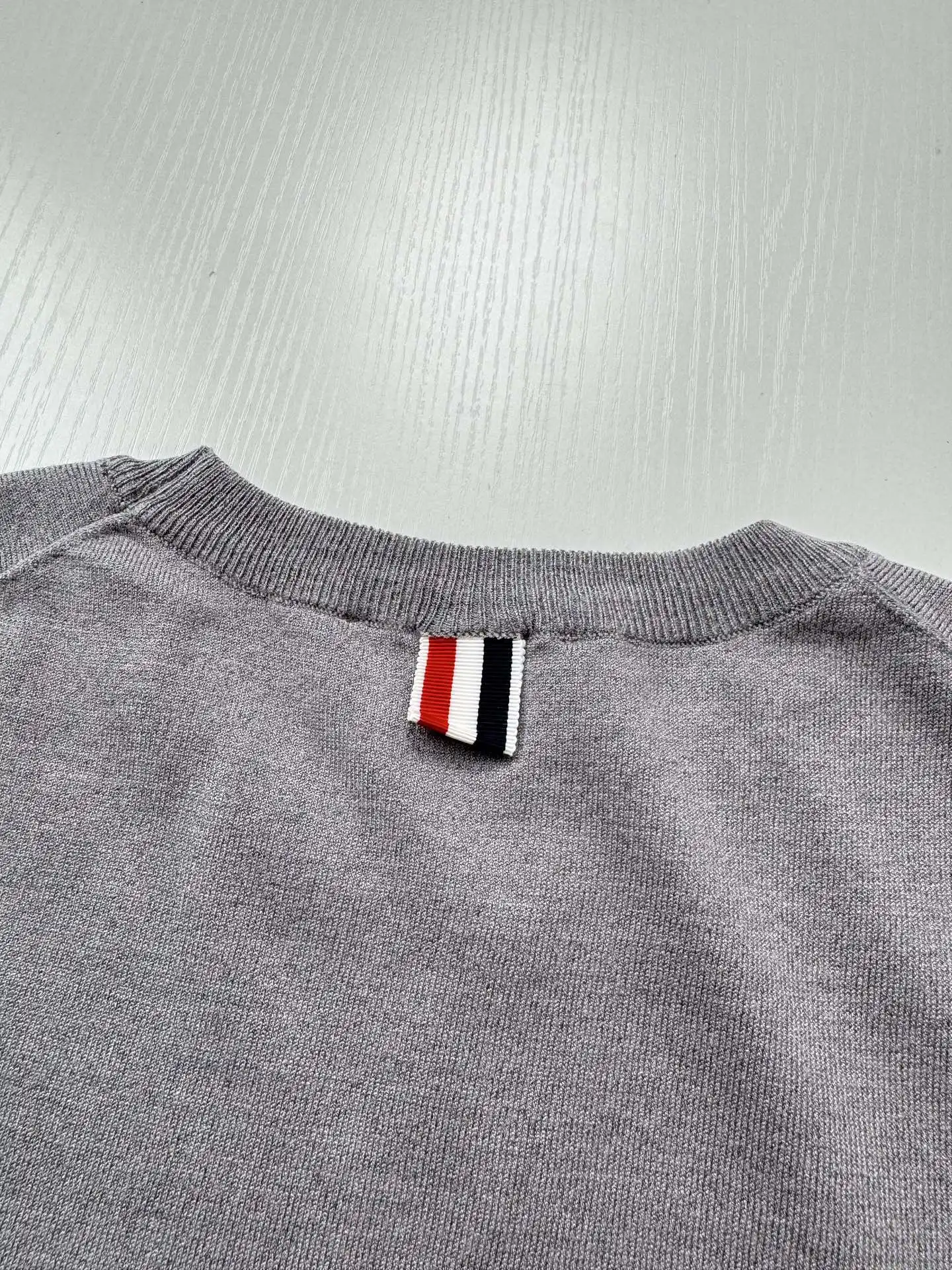 Striped Trim Fine-Knit Short-Sleeve Sweater D21018744 — view 8