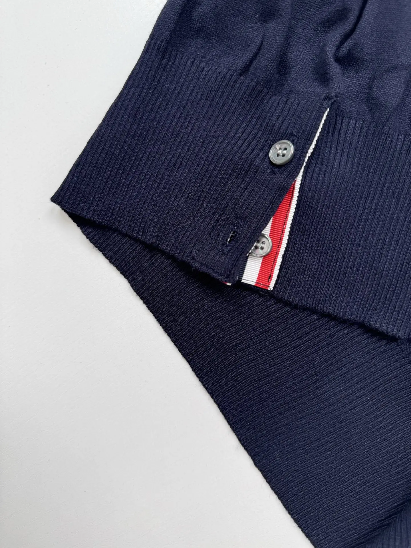 Striped Trim Fine-Knit Short-Sleeve Sweater D21018745 — view 4