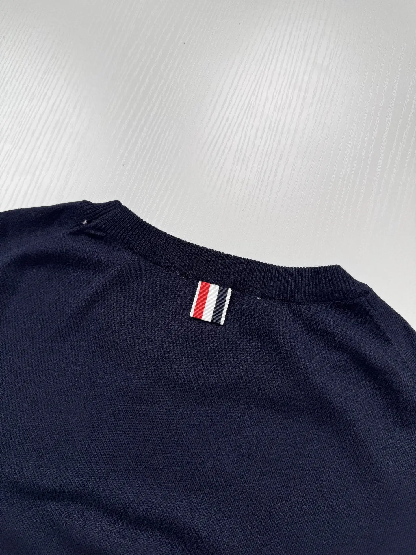 Striped Trim Fine-Knit Short-Sleeve Sweater D21018745 — view 5