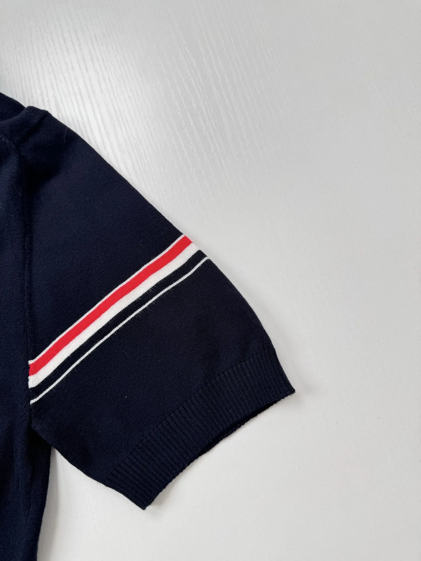 Striped Trim Fine-Knit Short-Sleeve Sweater D21018745 — view 6
