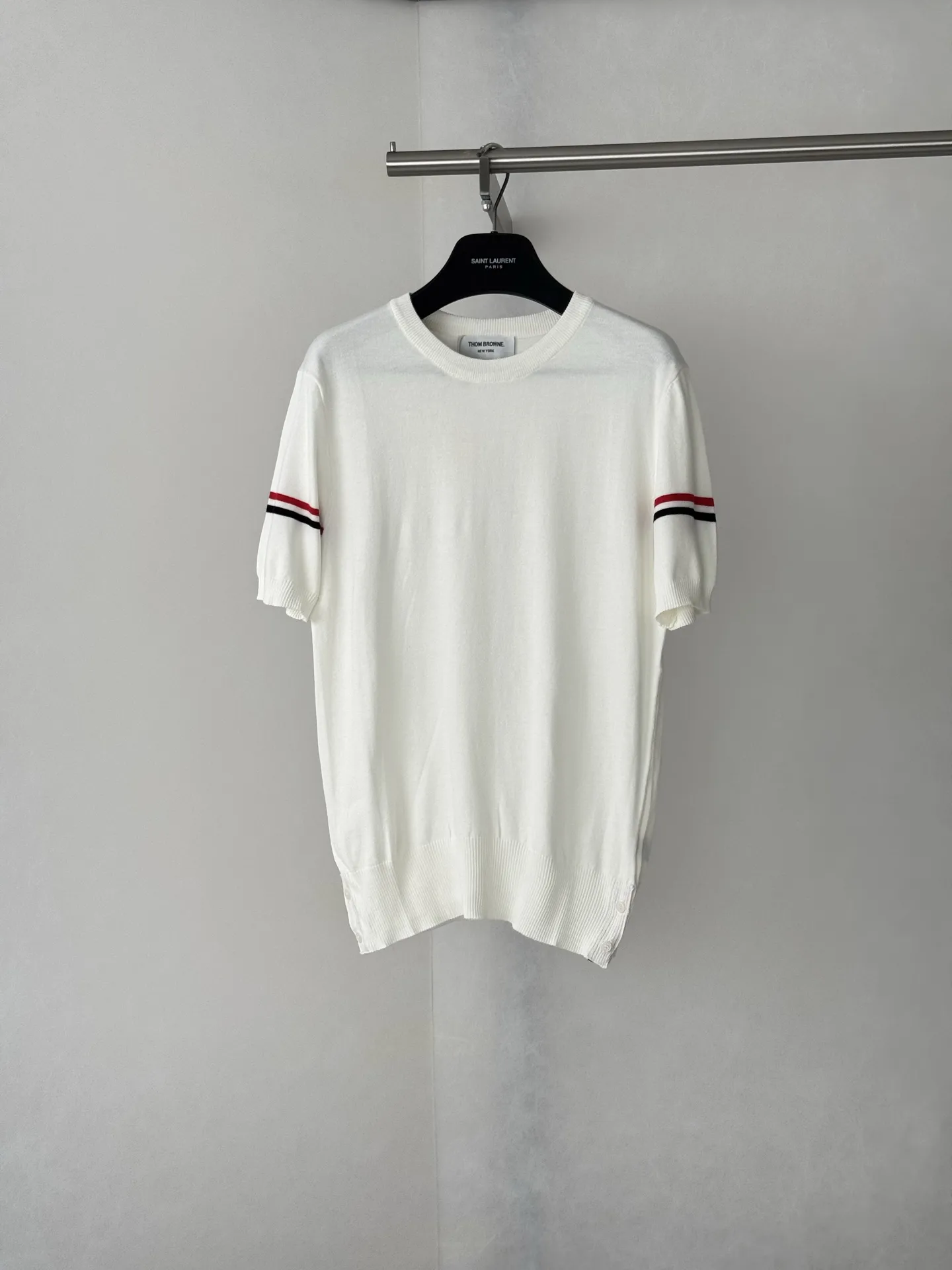 Striped Trim Fine-Knit Short-Sleeve Sweater D21018746