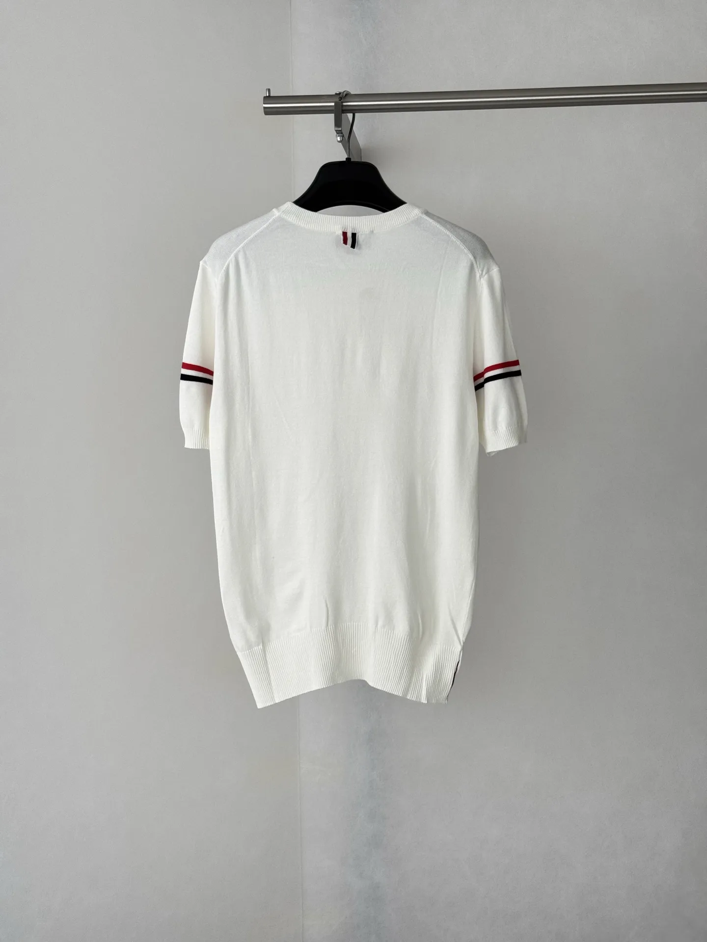 Striped Trim Fine-Knit Short-Sleeve Sweater D21018746 — view 2