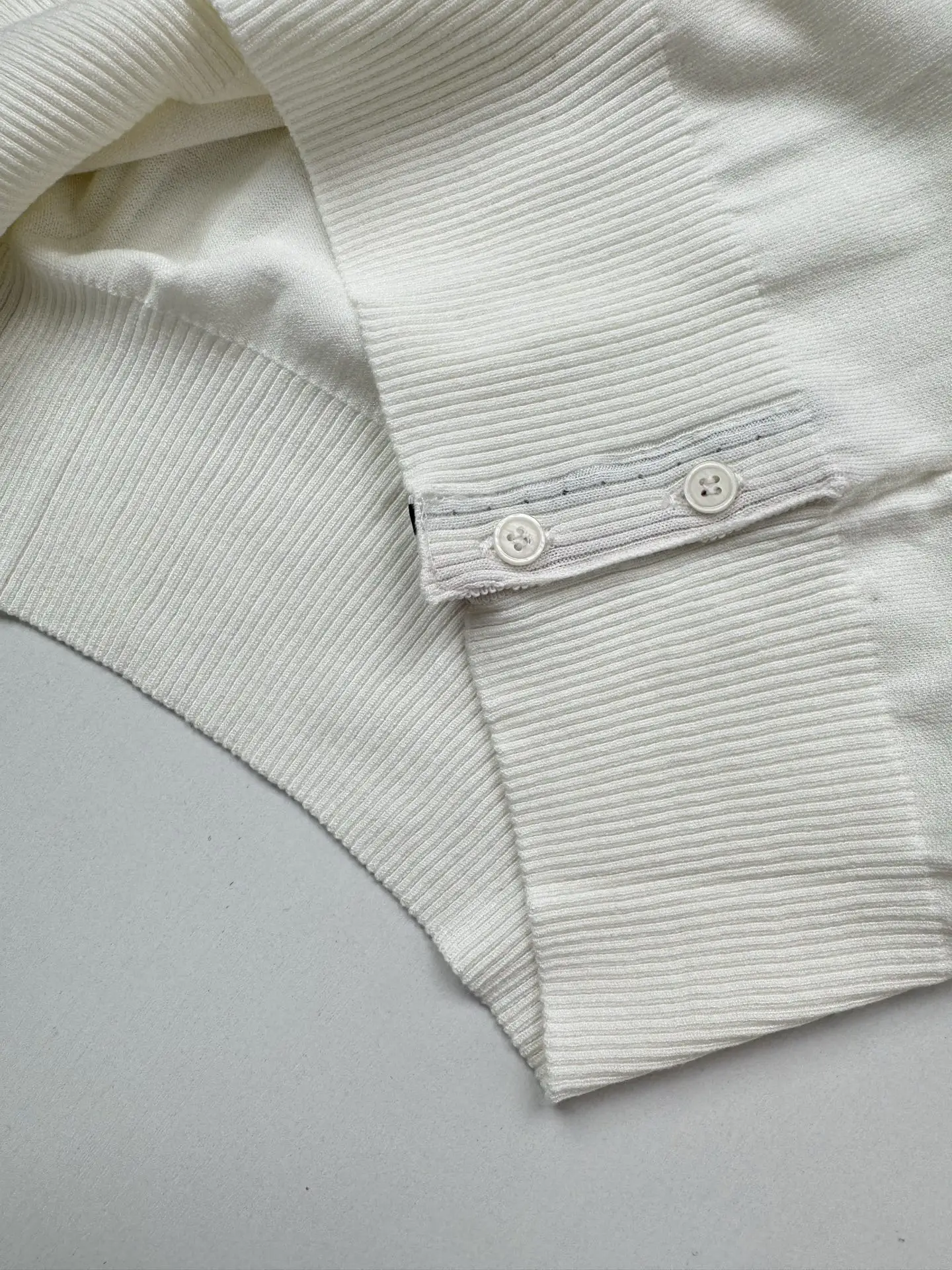 Striped Trim Fine-Knit Short-Sleeve Sweater D21018746 — view 4