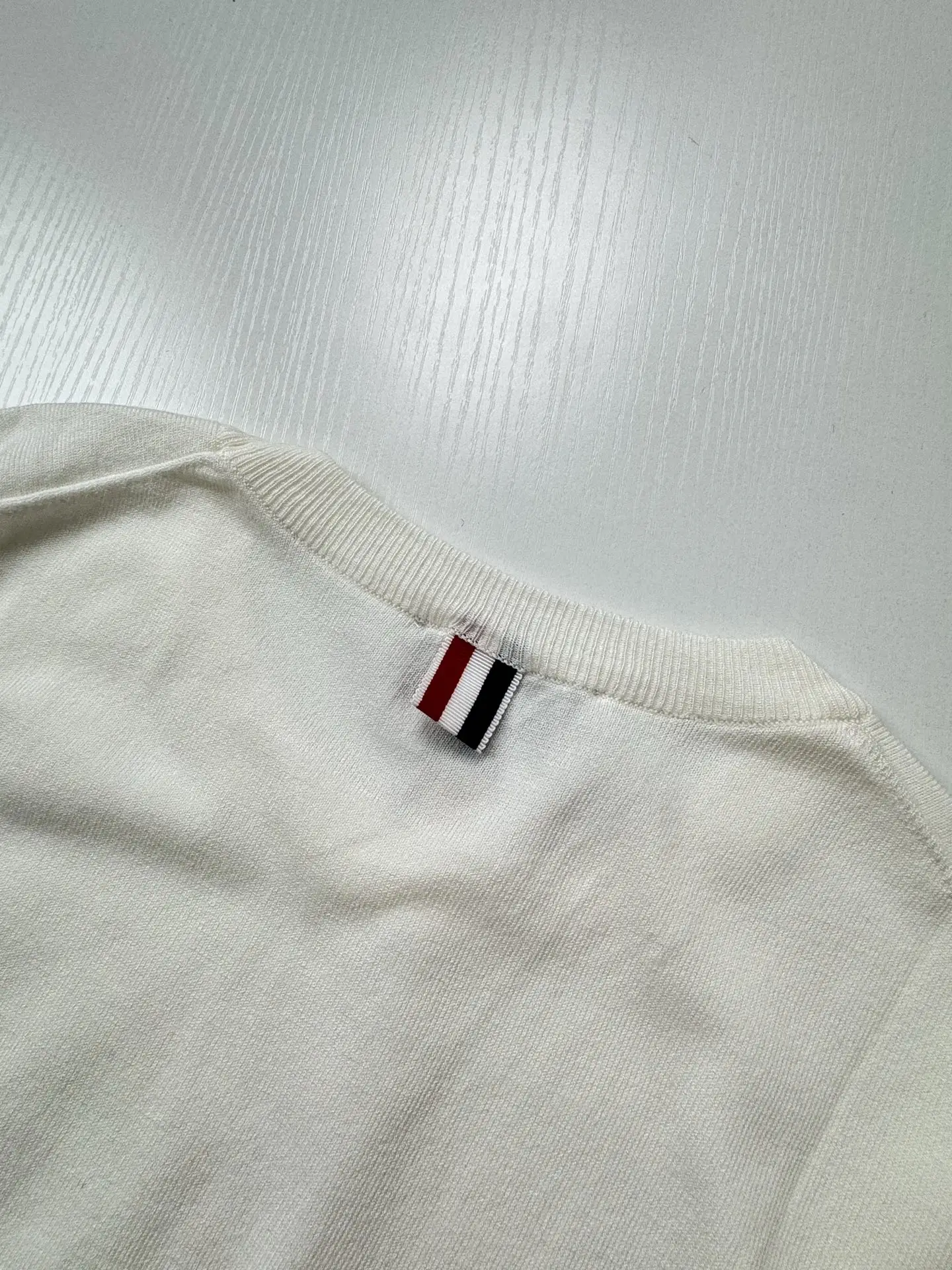 Striped Trim Fine-Knit Short-Sleeve Sweater D21018746 — view 6