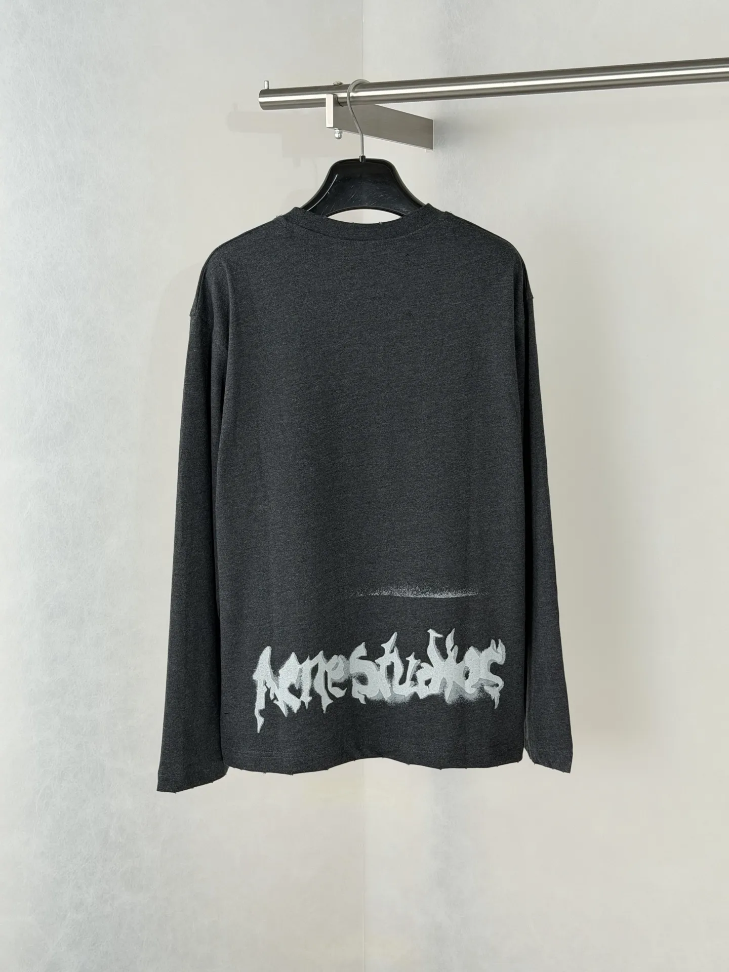 Gothic Logo Spray-Paint Long-Sleeve T-Shirt D21518584 — view 2