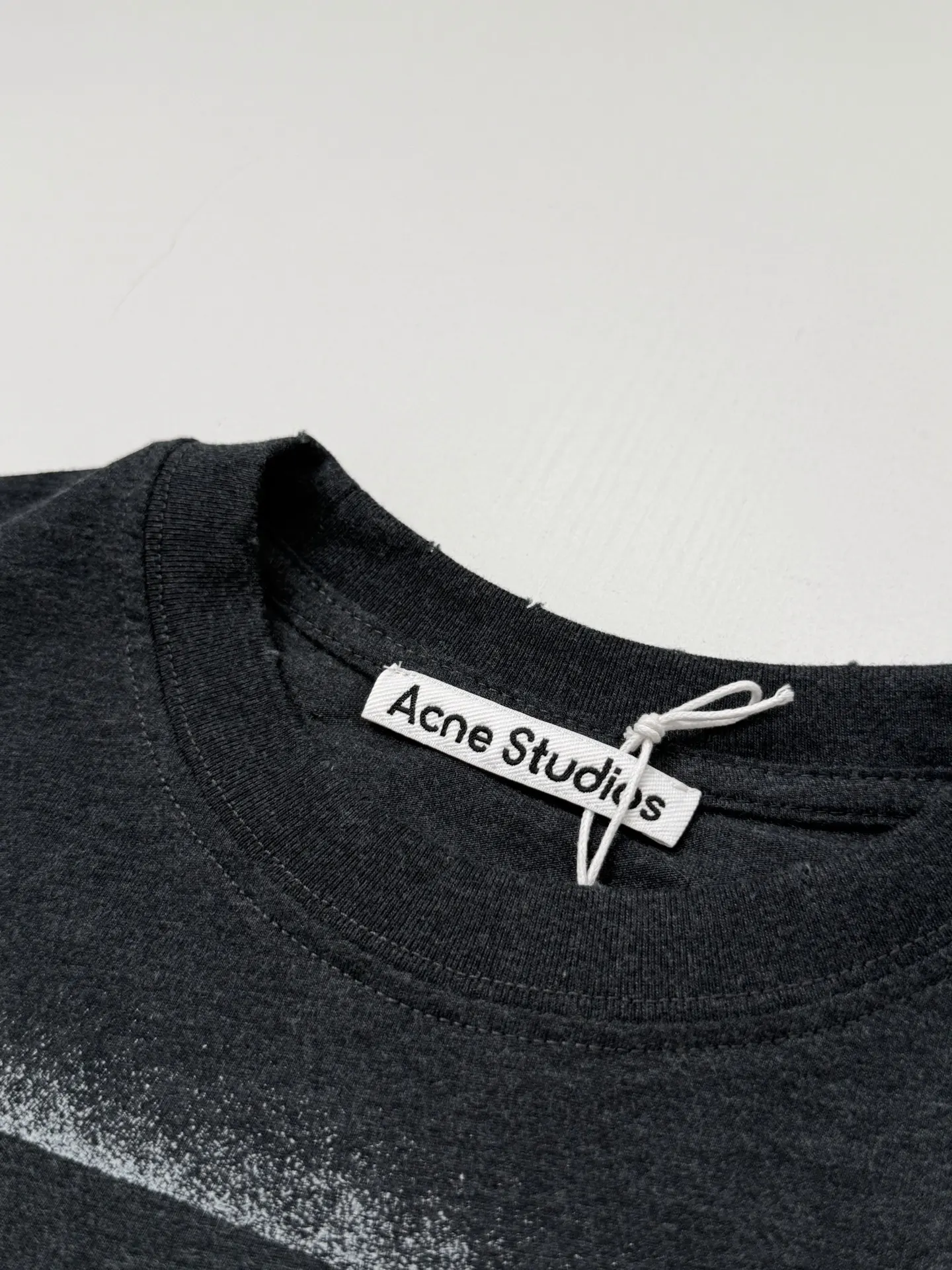 Gothic Logo Spray-Paint Long-Sleeve T-Shirt D21518584 — view 5