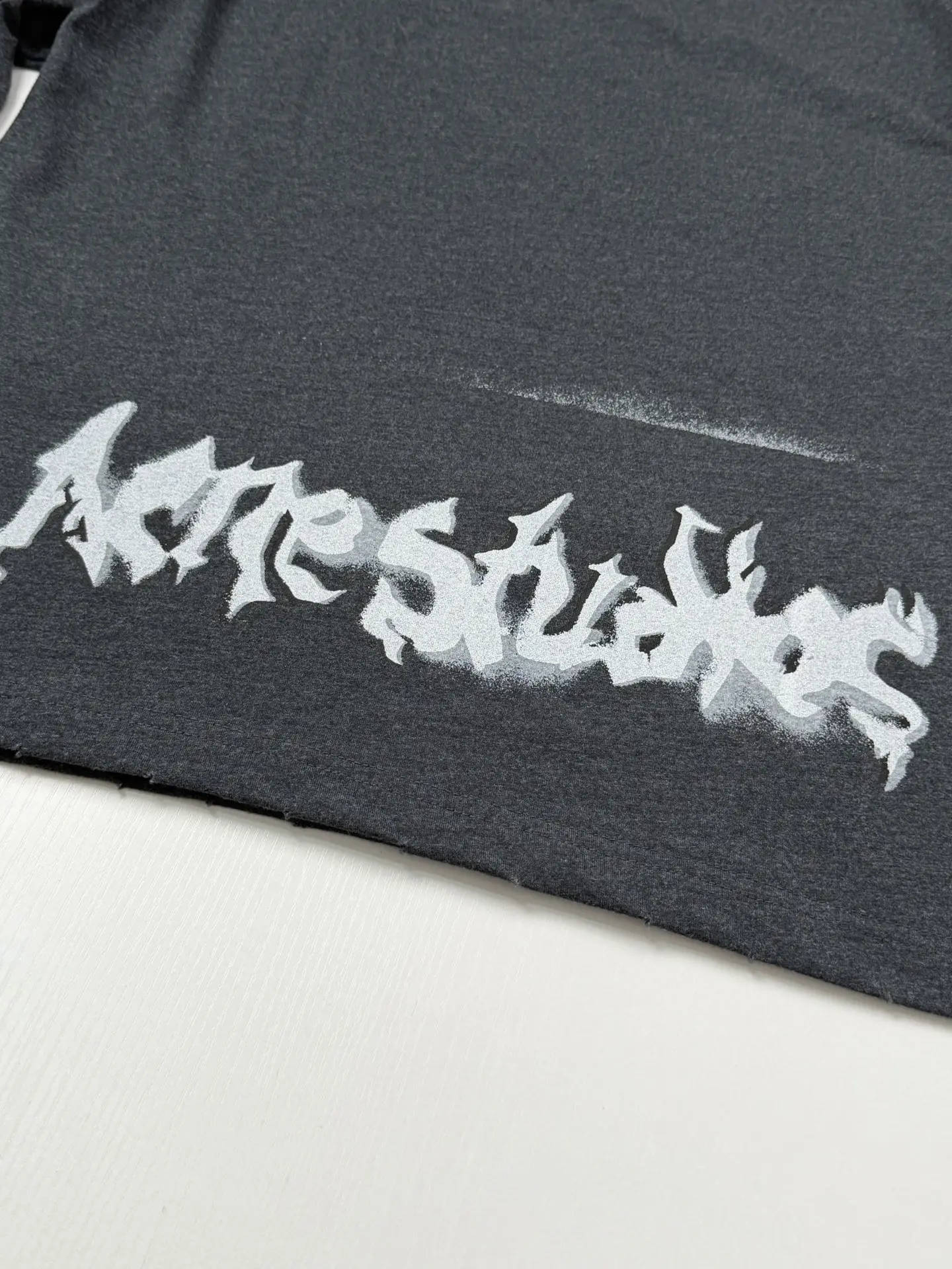 Gothic Logo Spray-Paint Long-Sleeve T-Shirt D21518584 — view 8