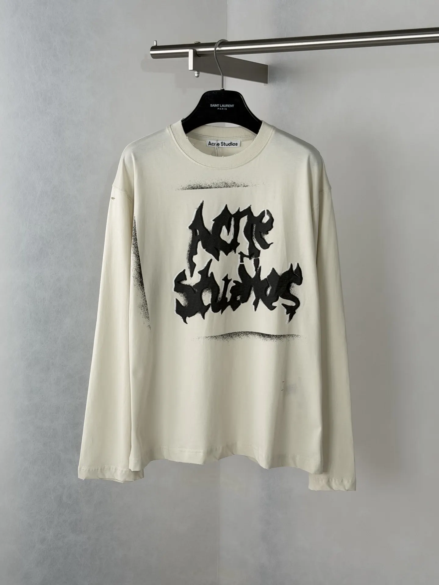 Distressed Gothic Logo Long-Sleeve T-Shirt D21518583