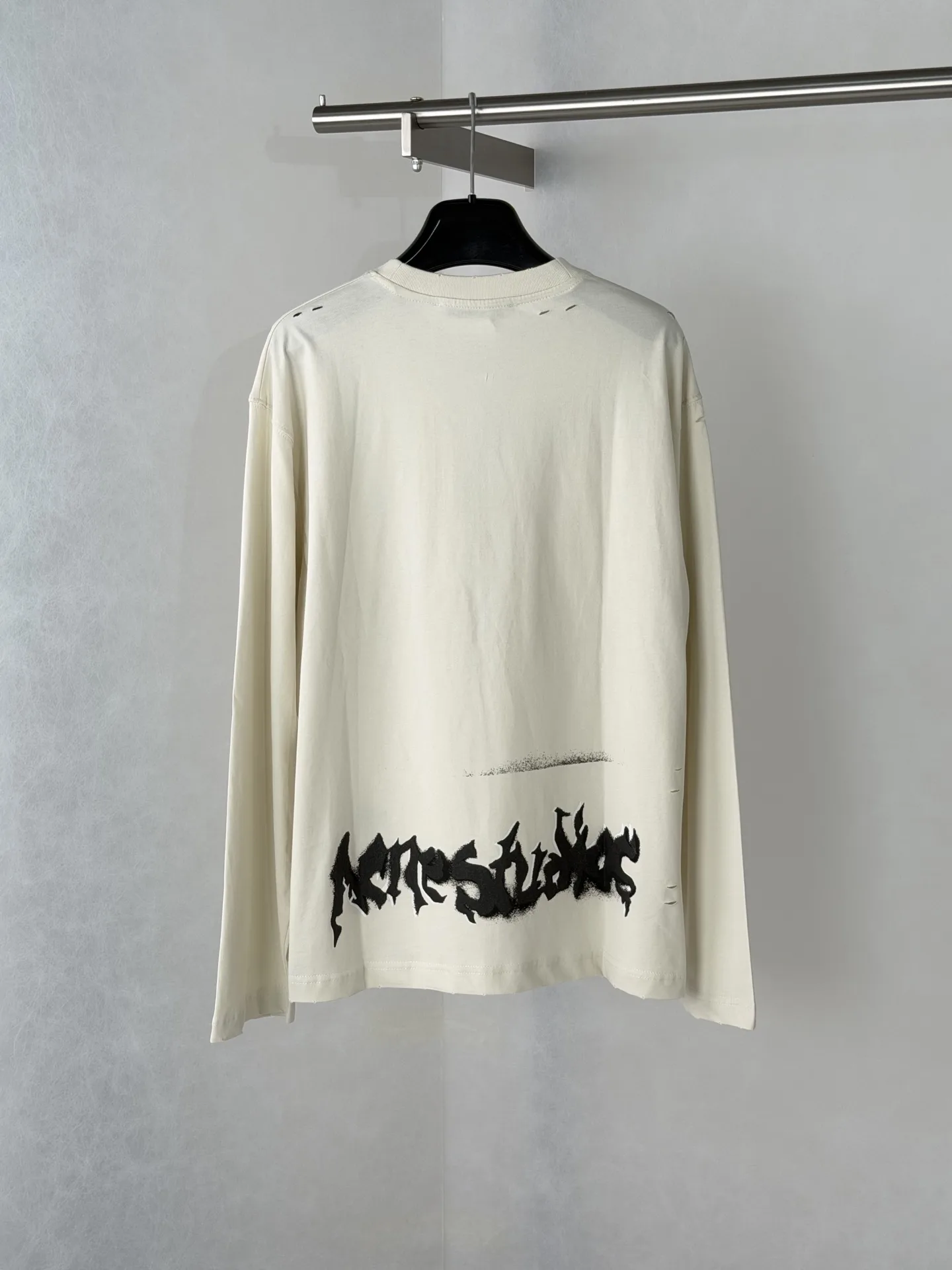Distressed Gothic Logo Long-Sleeve T-Shirt D21518583 — view 2