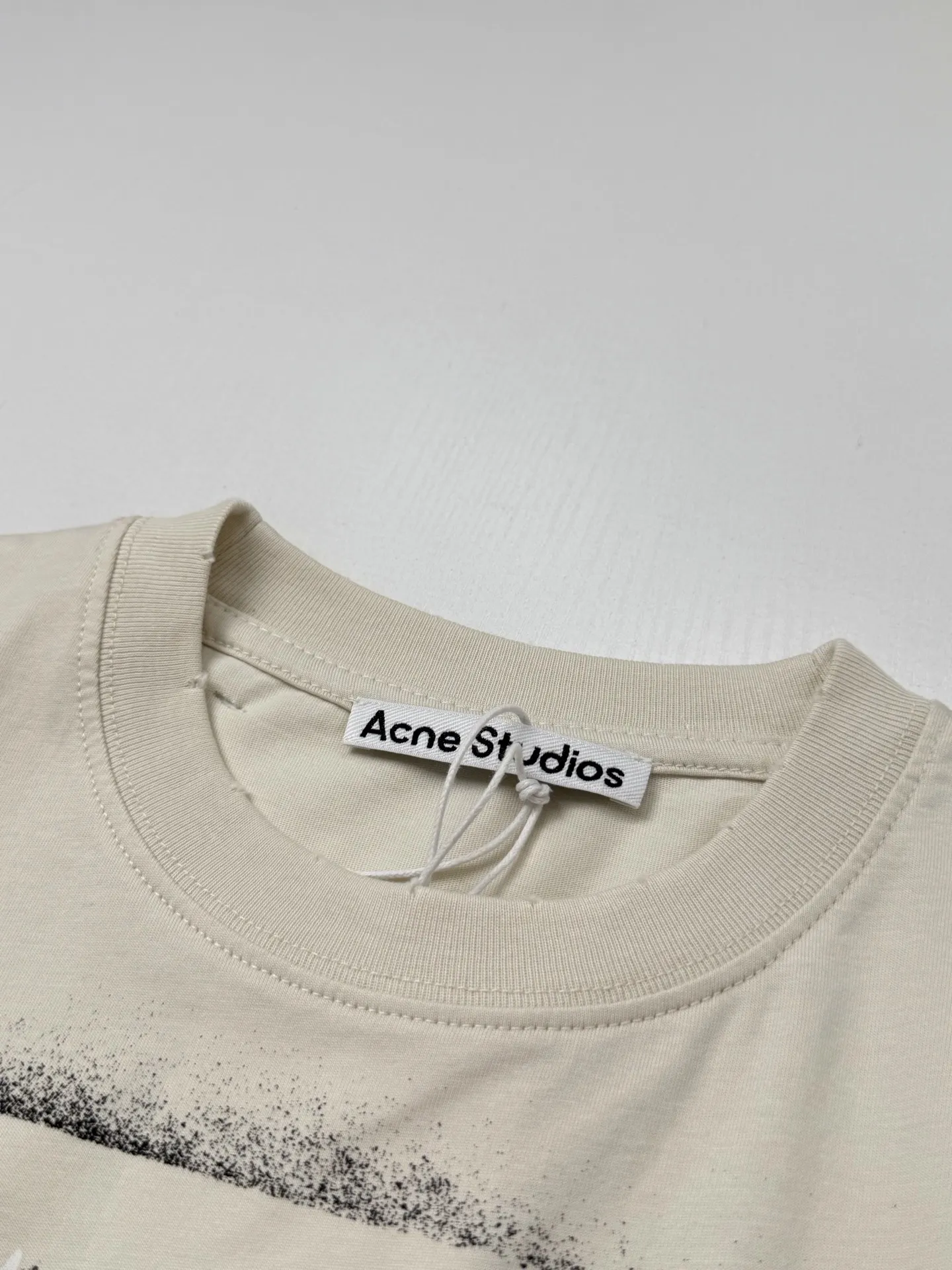 Distressed Gothic Logo Long-Sleeve T-Shirt D21518583 — view 5