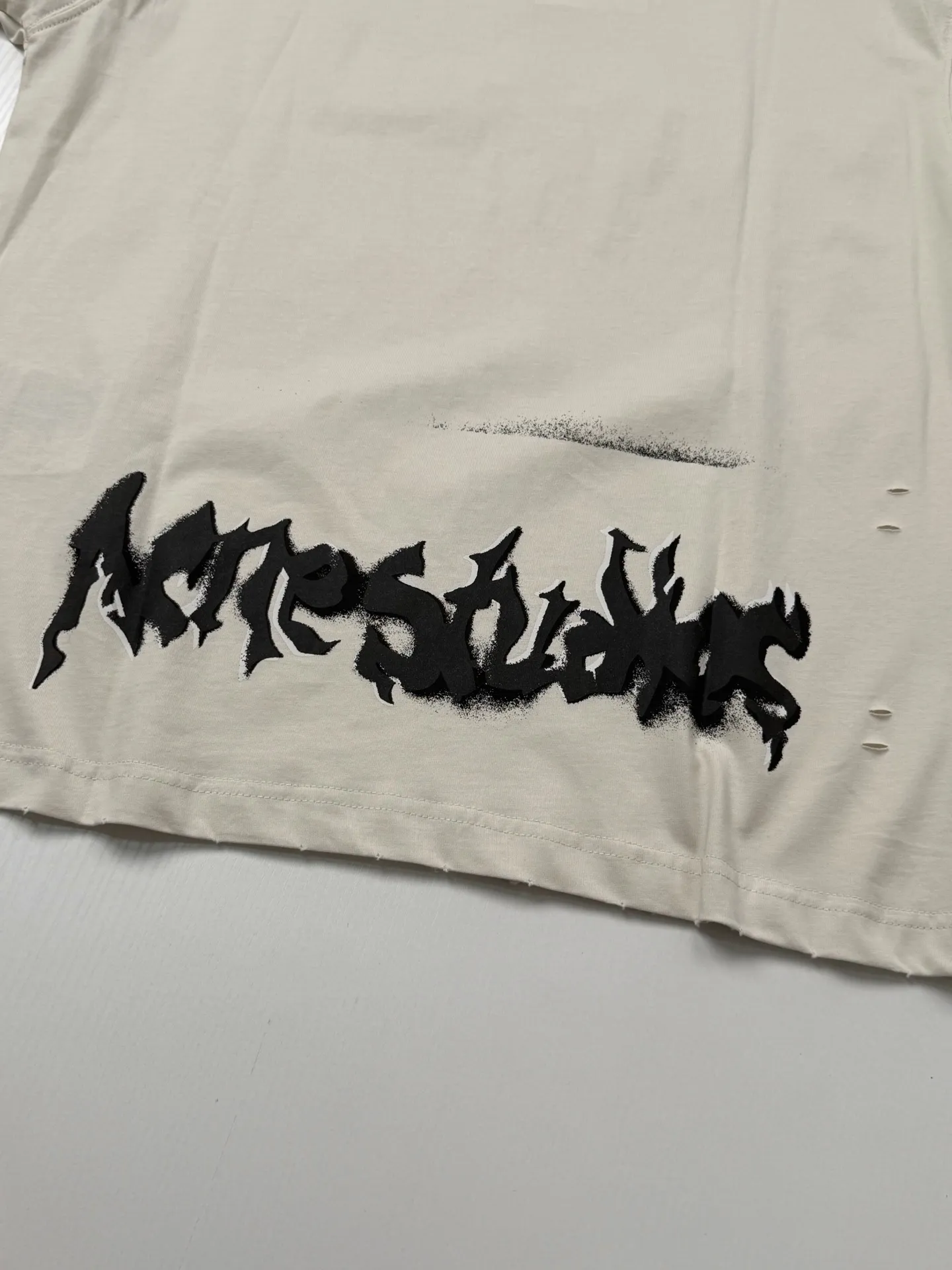 Distressed Gothic Logo Long-Sleeve T-Shirt D21518583 — view 9