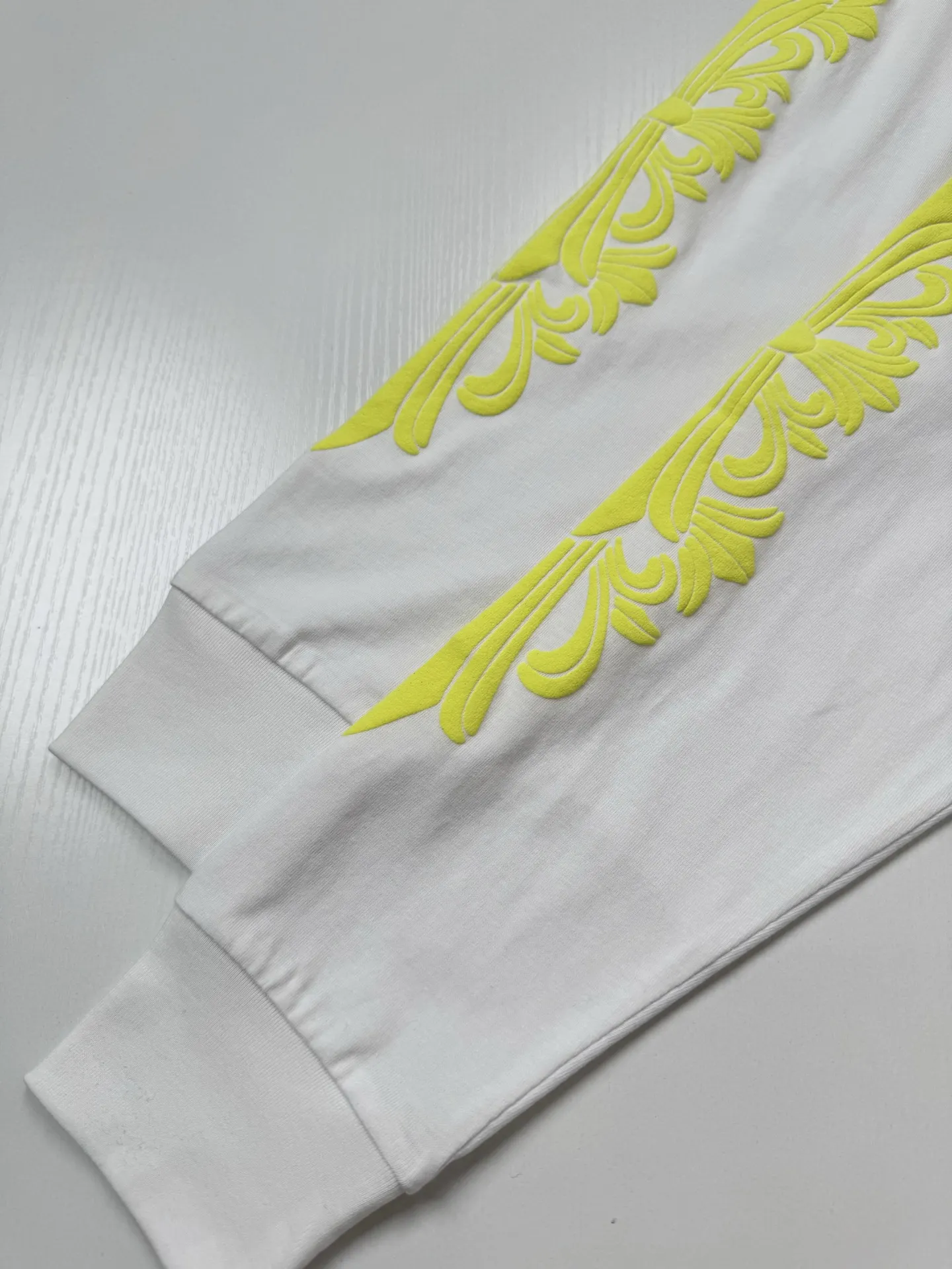 Logo-Print Long-Sleeved Cotton T-Shirt D21518735 — view 6