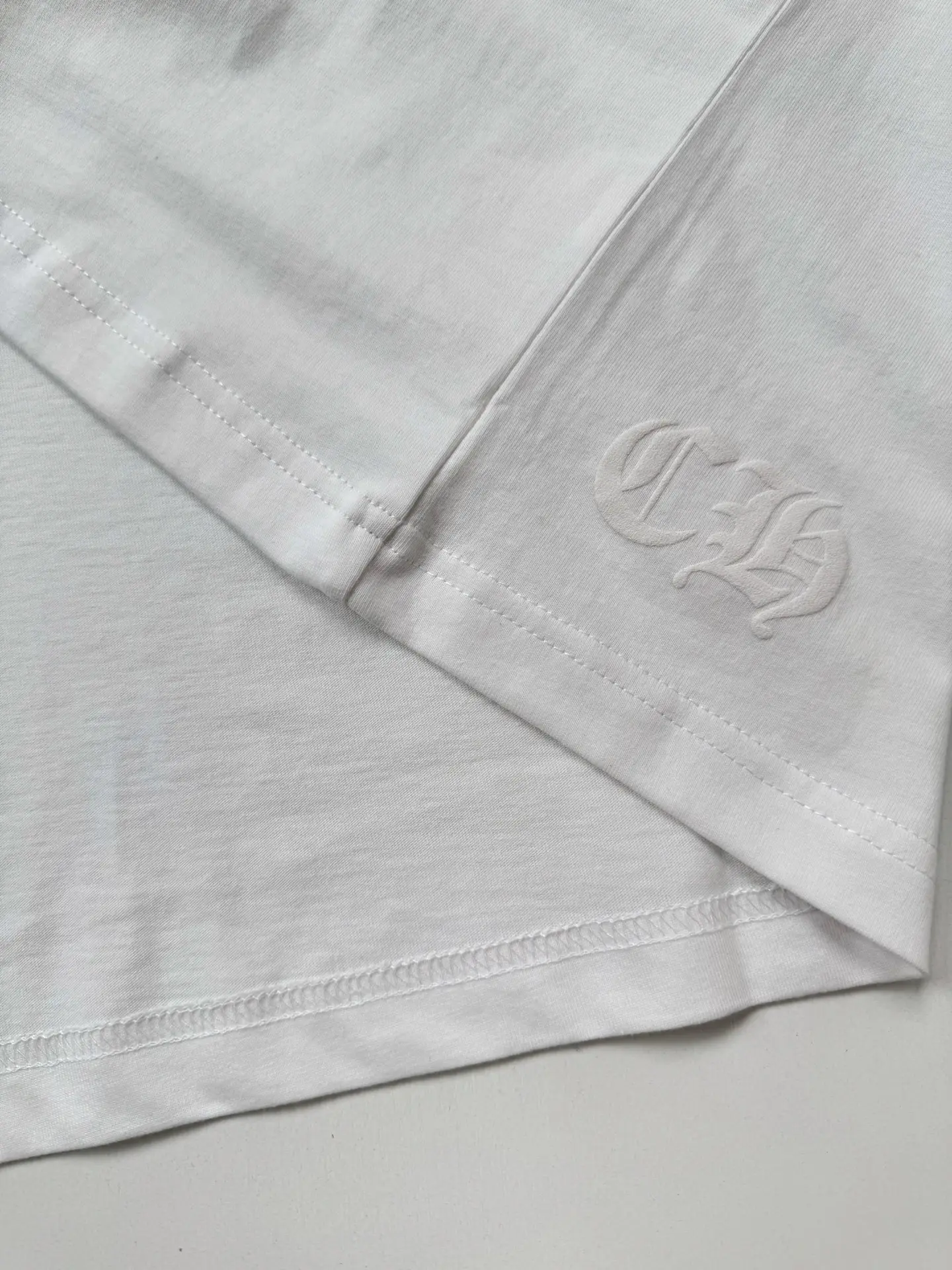 Logo-Print Long-Sleeved Cotton T-Shirt D21518735 — view 10