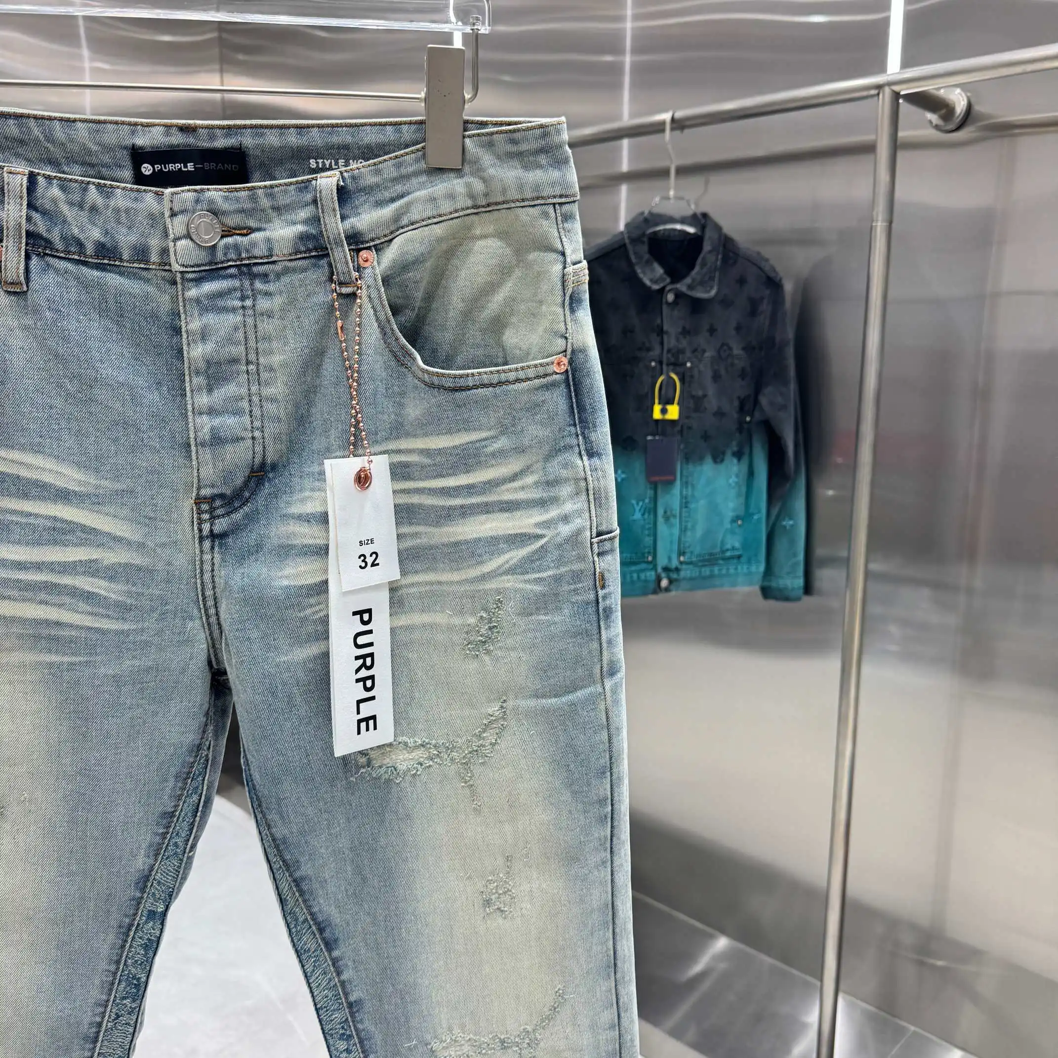 Distressed Slim-Fit Flare Jeans D21519159 — view 7