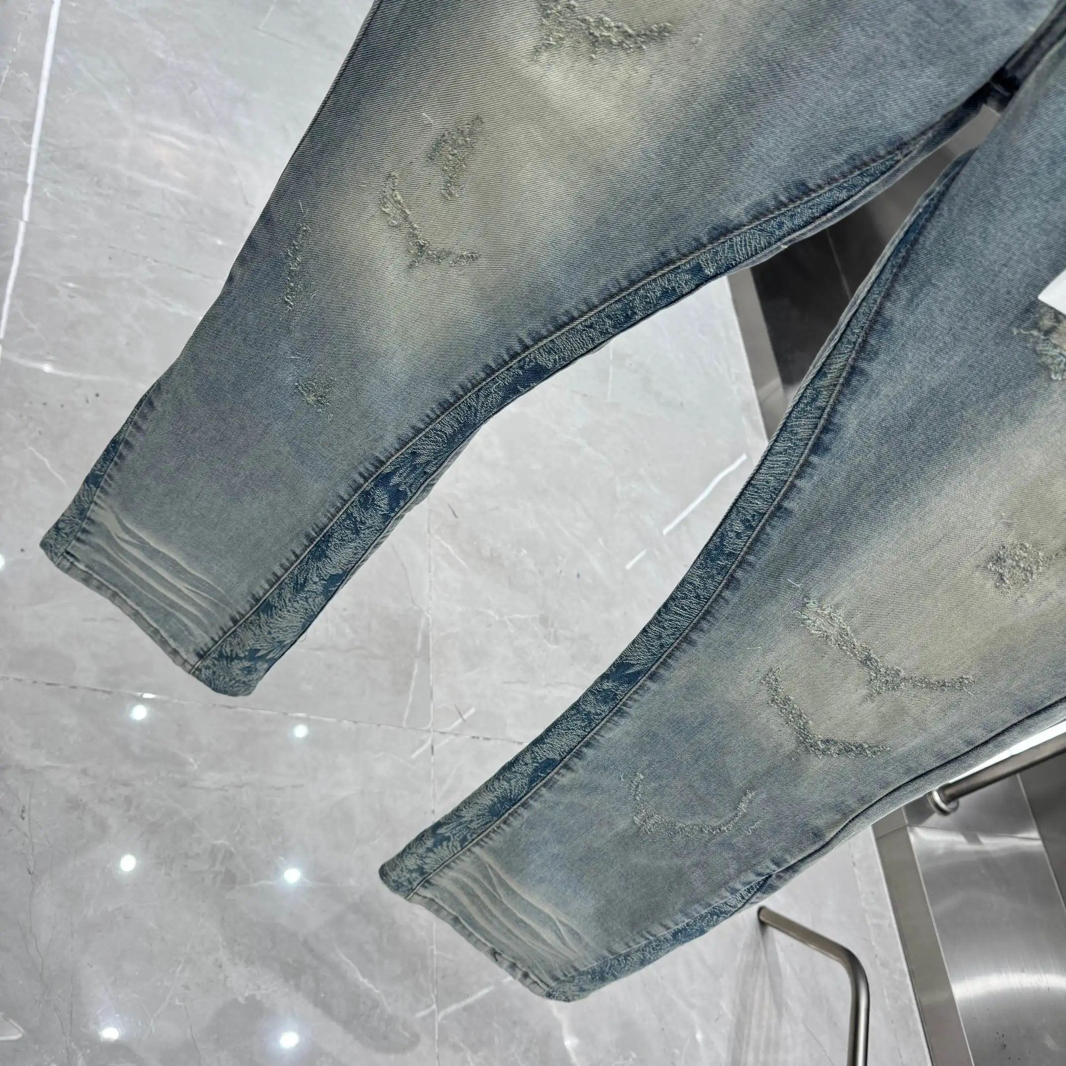 Distressed Slim-Fit Flare Jeans D21519159 — view 9