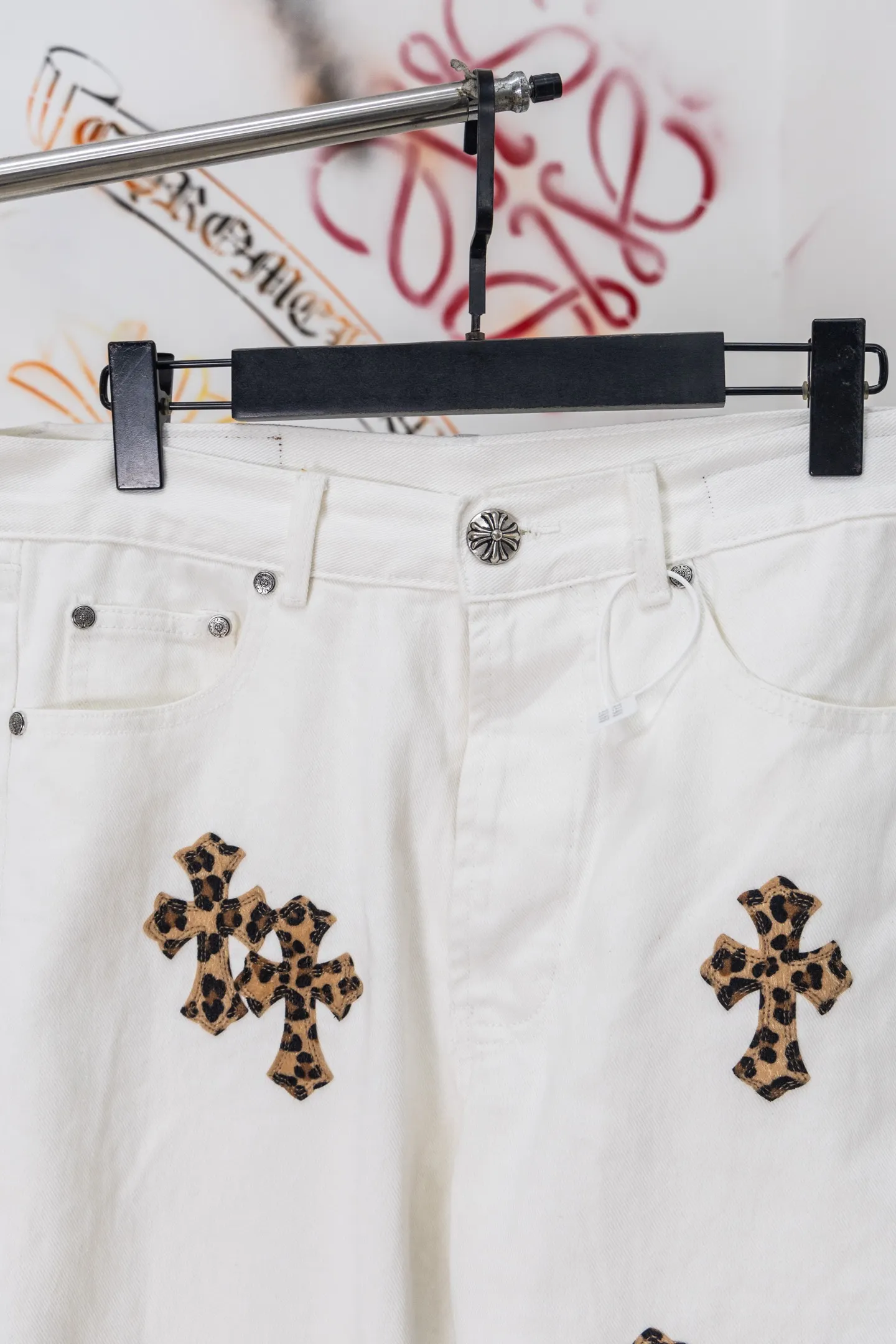 Leopard Cross Patch Straight-Leg Jeans D21519749 — view 3