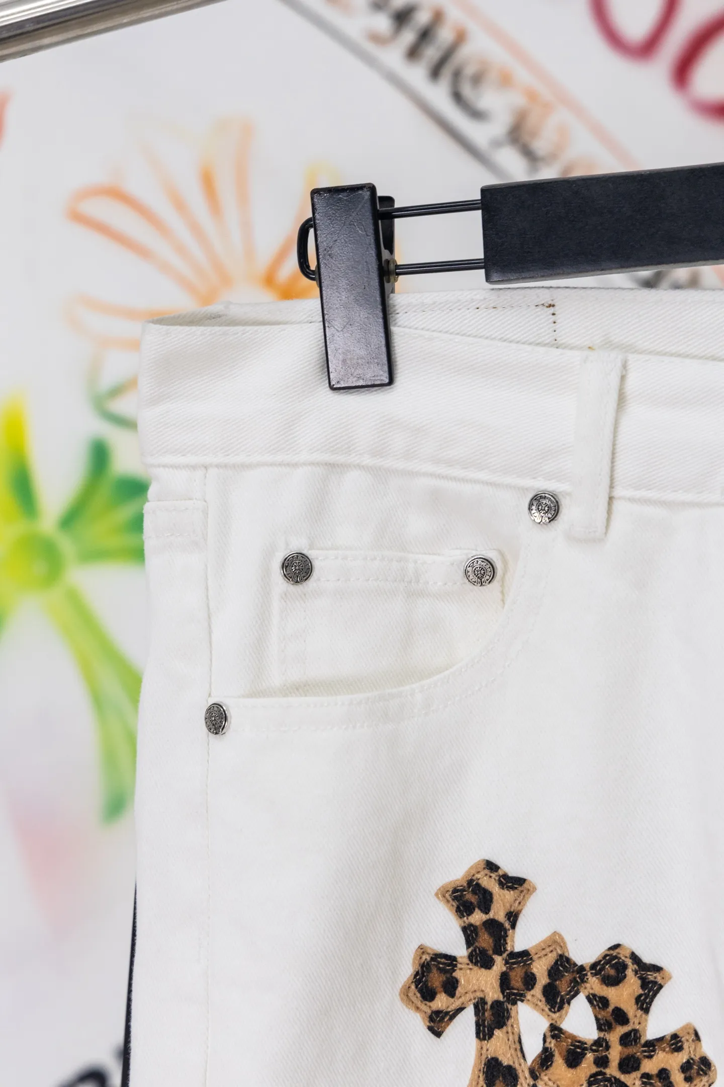 Leopard Cross Patch Straight-Leg Jeans D21519749 — view 5