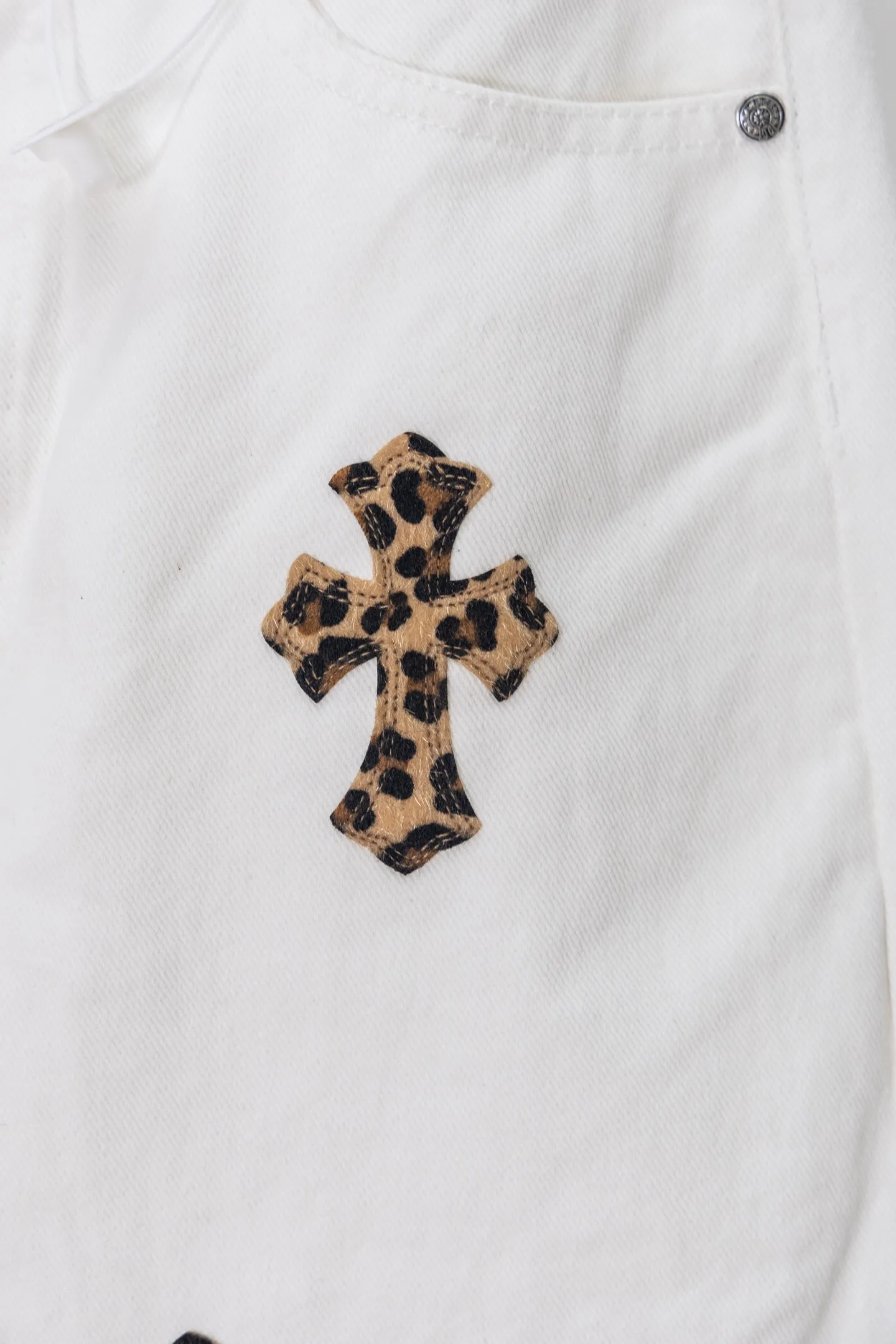 Leopard Cross Patch Straight-Leg Jeans D21519749 — view 7