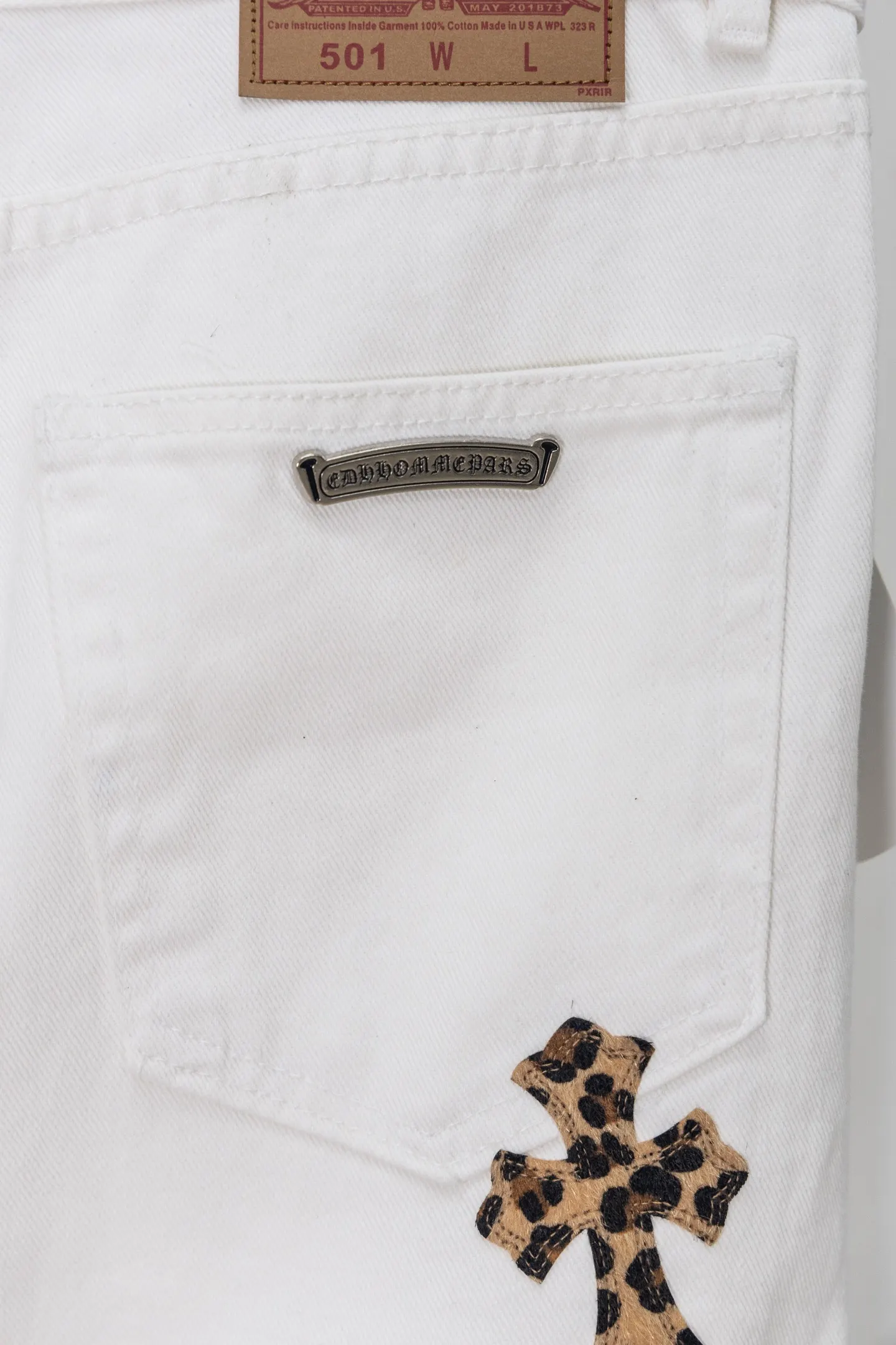 Leopard Cross Patch Straight-Leg Jeans D21519749 — view 11