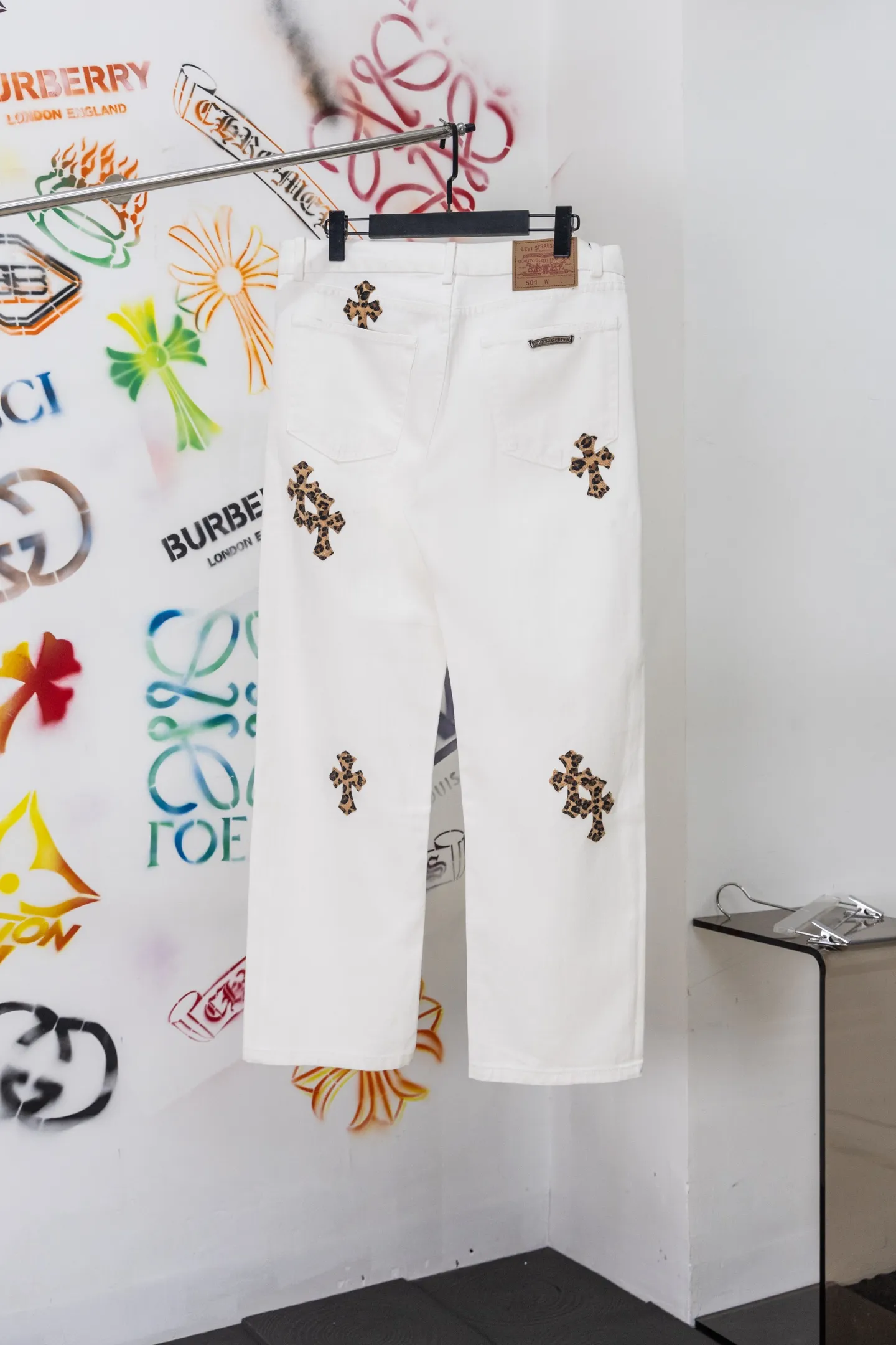 Leopard Cross Patch Straight-Leg Jeans D21519750 — view 2