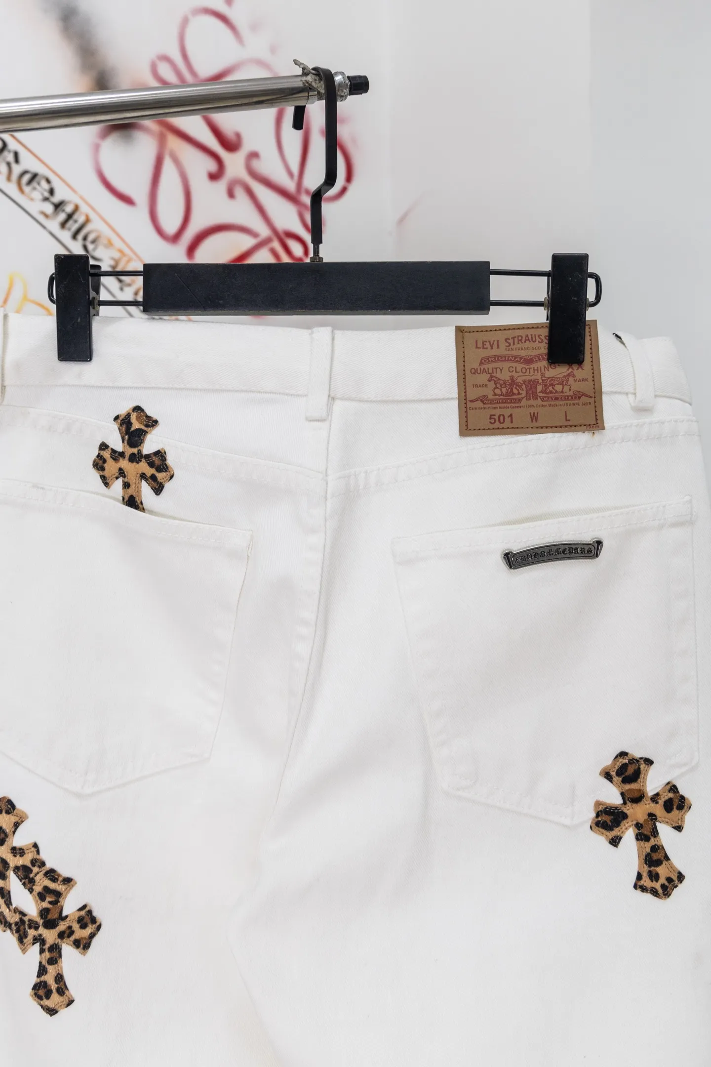Leopard Cross Patch Straight-Leg Jeans D21519750 — view 10