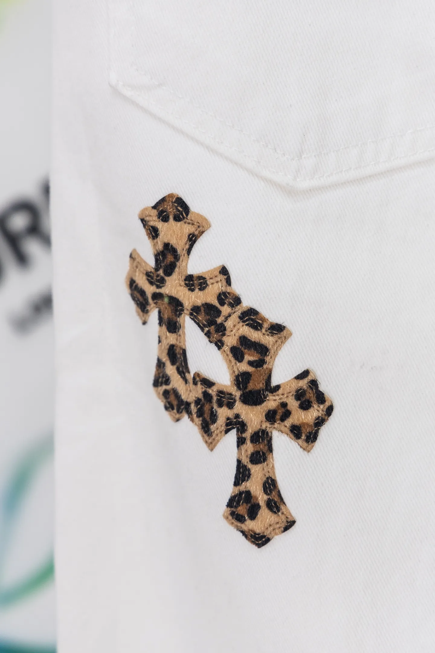 Leopard Cross Patch Straight-Leg Jeans D21519750 — view 14