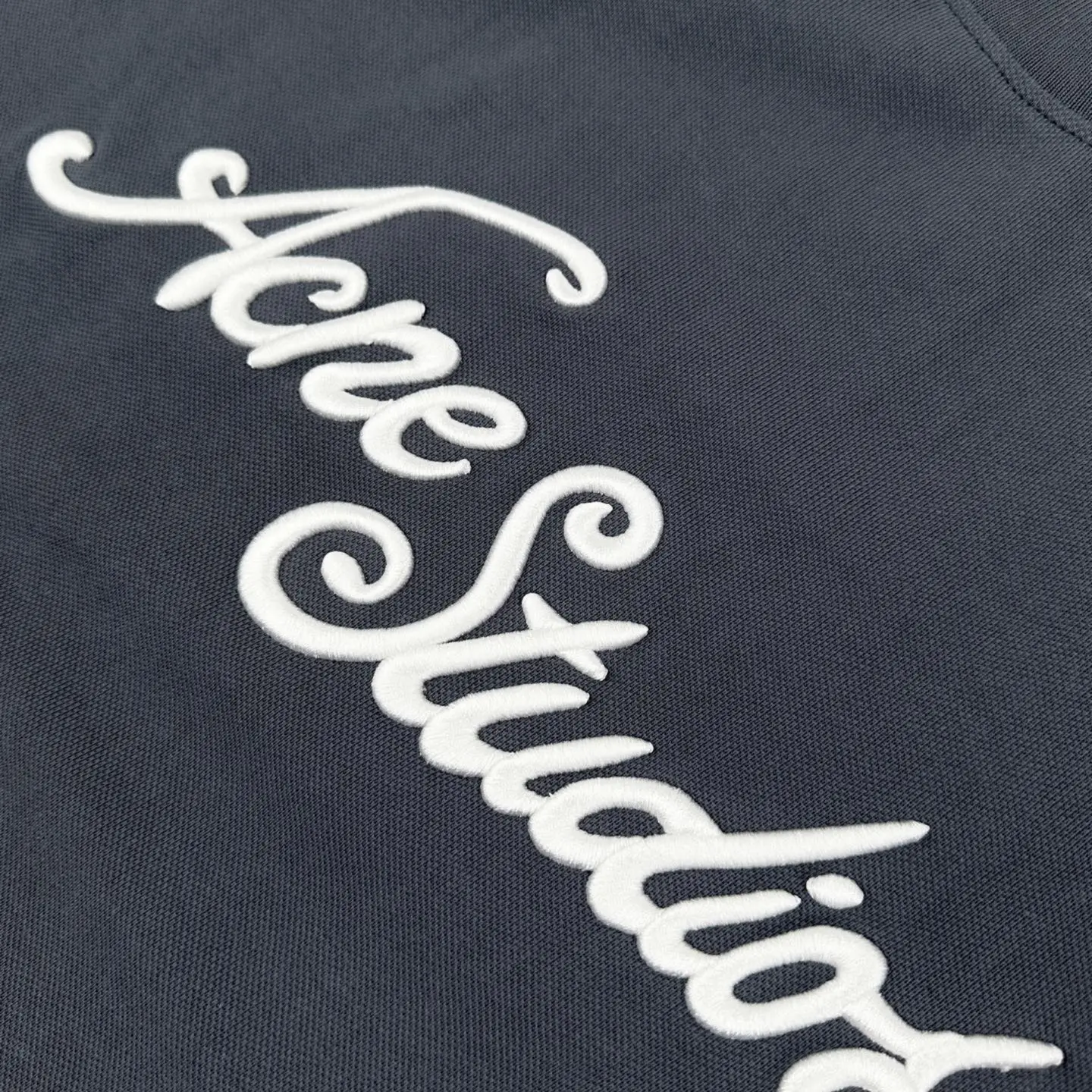 Logo Embroidered Long-Sleeve Cotton T-Shirt D22022308 — view 4