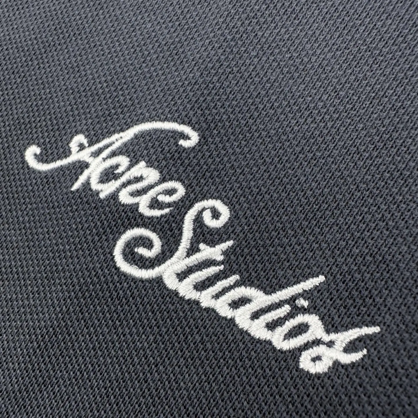 Logo Embroidered Long-Sleeve Cotton T-Shirt D22022308 — view 5