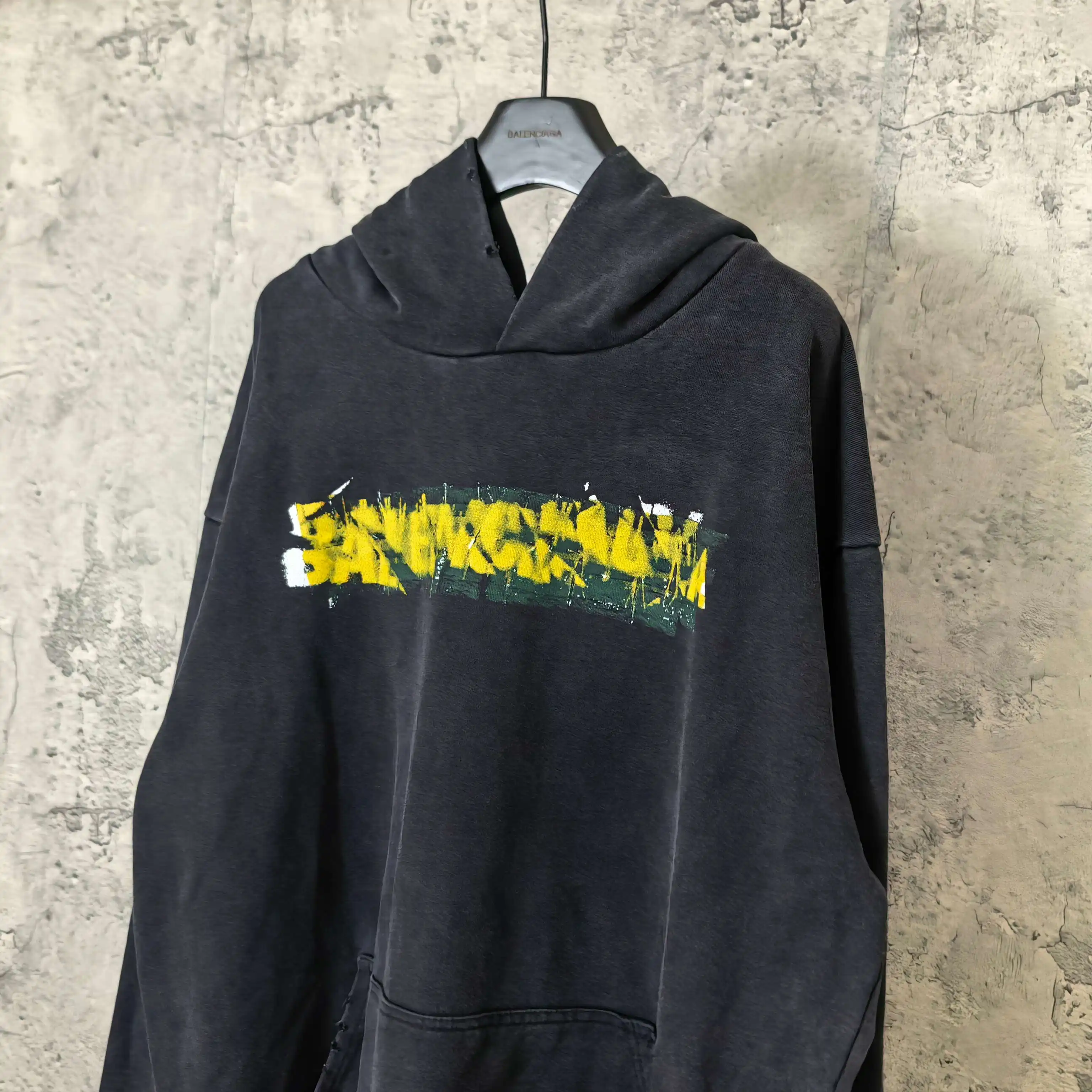 Messy Spray Logo Distressed Hoodie D22024491 — view 9