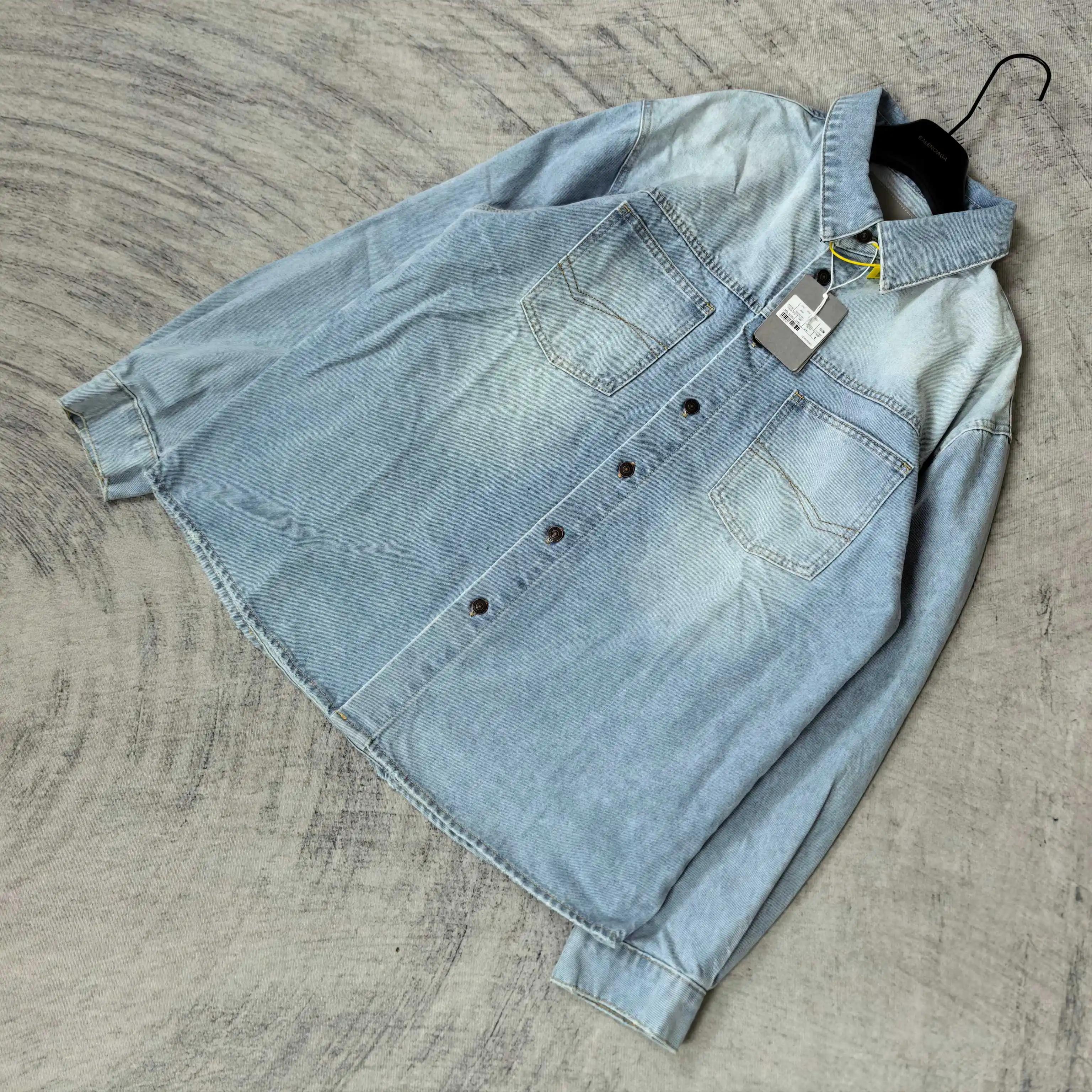 Oversized Washed Denim Shirt Jacket D22024469 — view 4