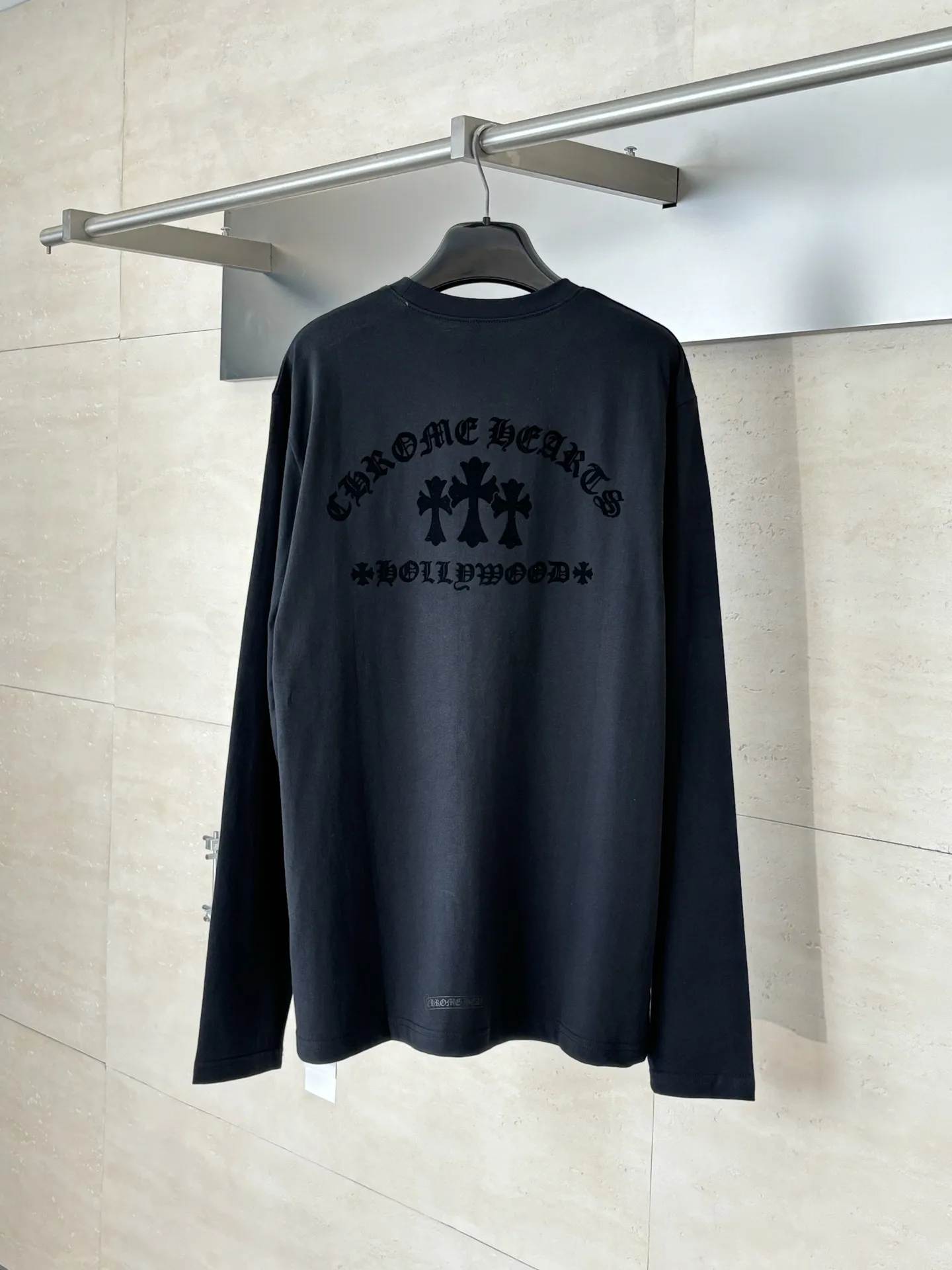 Flocked Cross Logo Long-Sleeve T-Shirt D22018618 — view 2
