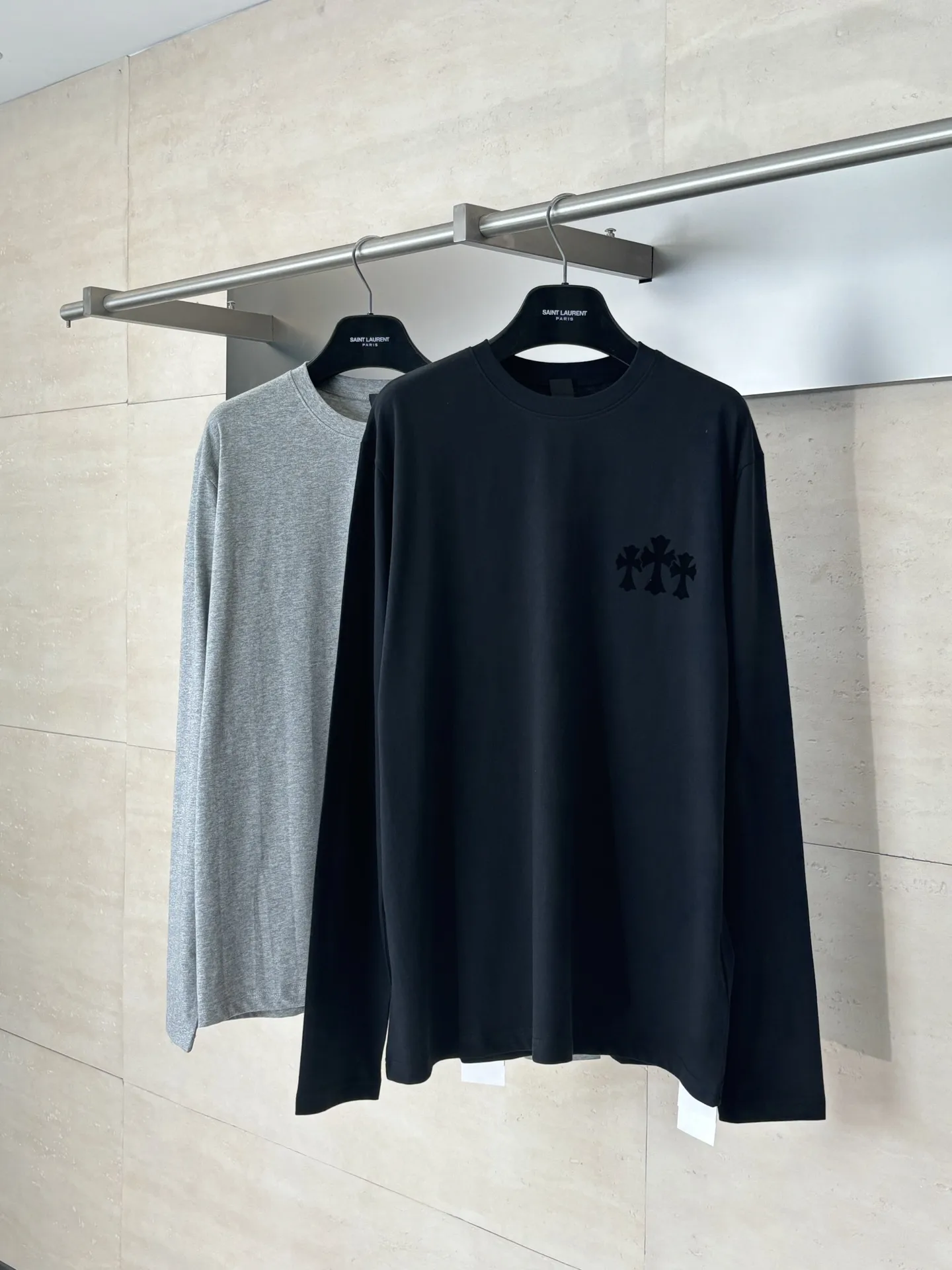 Flocked Cross Logo Long-Sleeve T-Shirt D22018618 — view 4