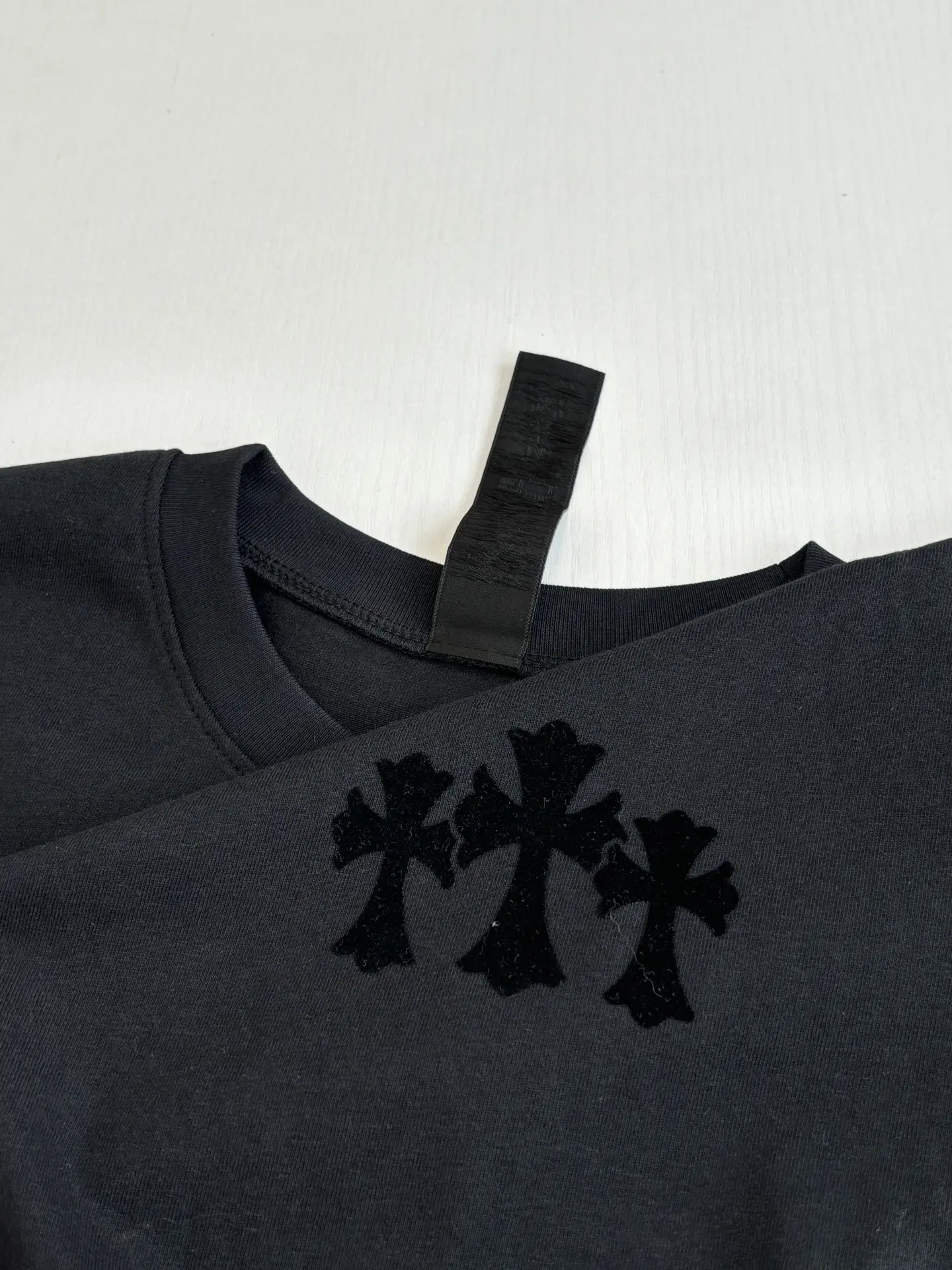 Flocked Cross Logo Long-Sleeve T-Shirt D22018618 — view 6