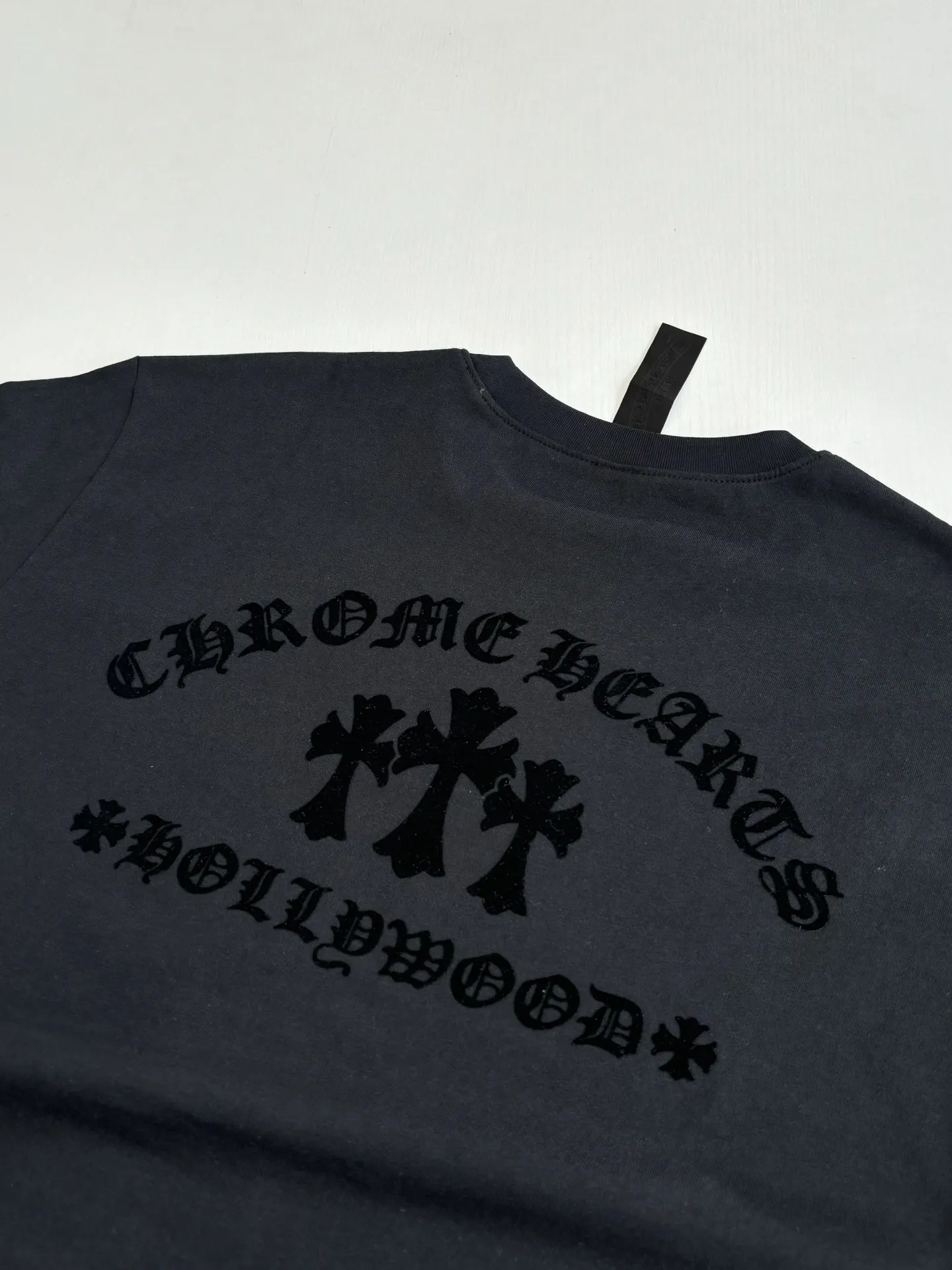 Flocked Cross Logo Long-Sleeve T-Shirt D22018618 — view 8