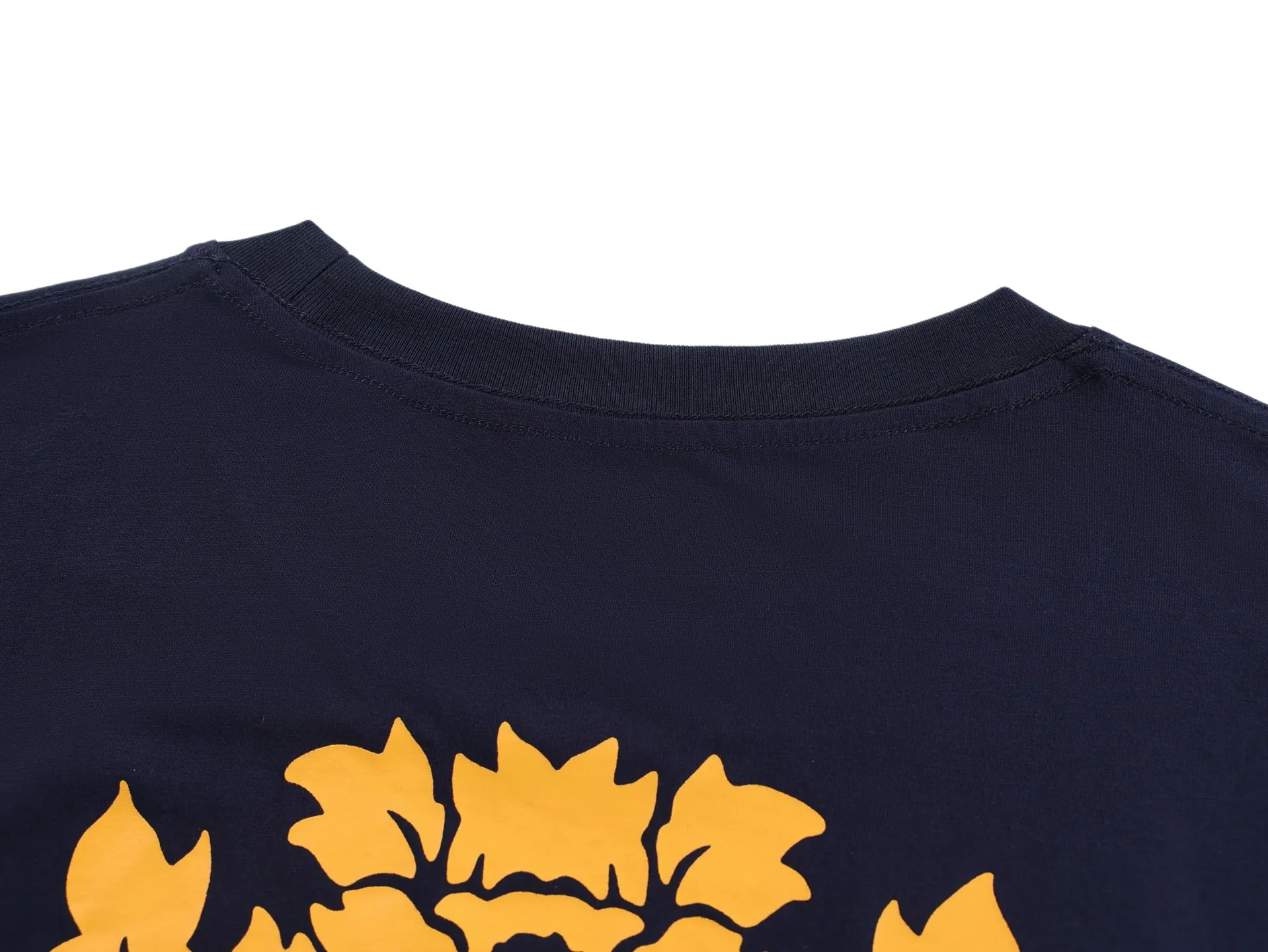 Vine Sword Graphic Long-Sleeve T-Shirt D22022448 — view 4