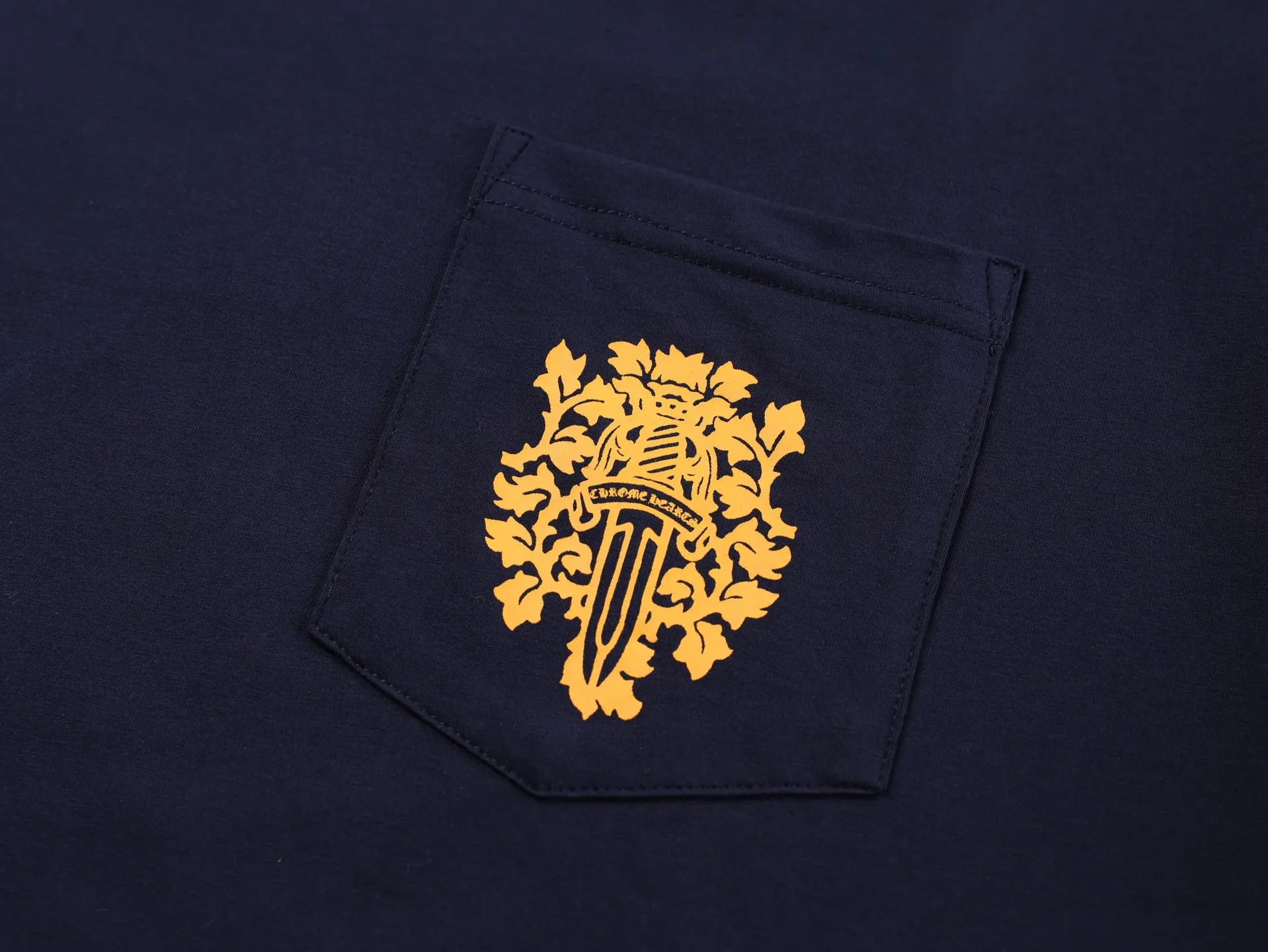 Vine Sword Graphic Long-Sleeve T-Shirt D22022448 — view 5