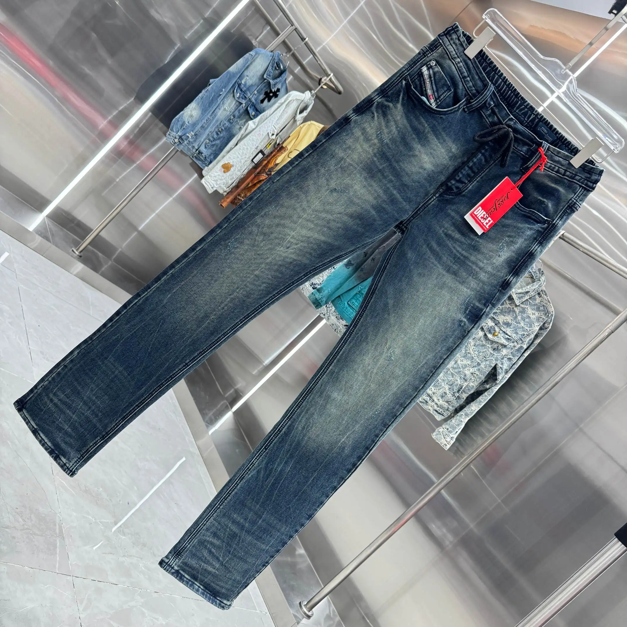 Straight-Leg Washed Denim JoggJeans D22019120 — view 3