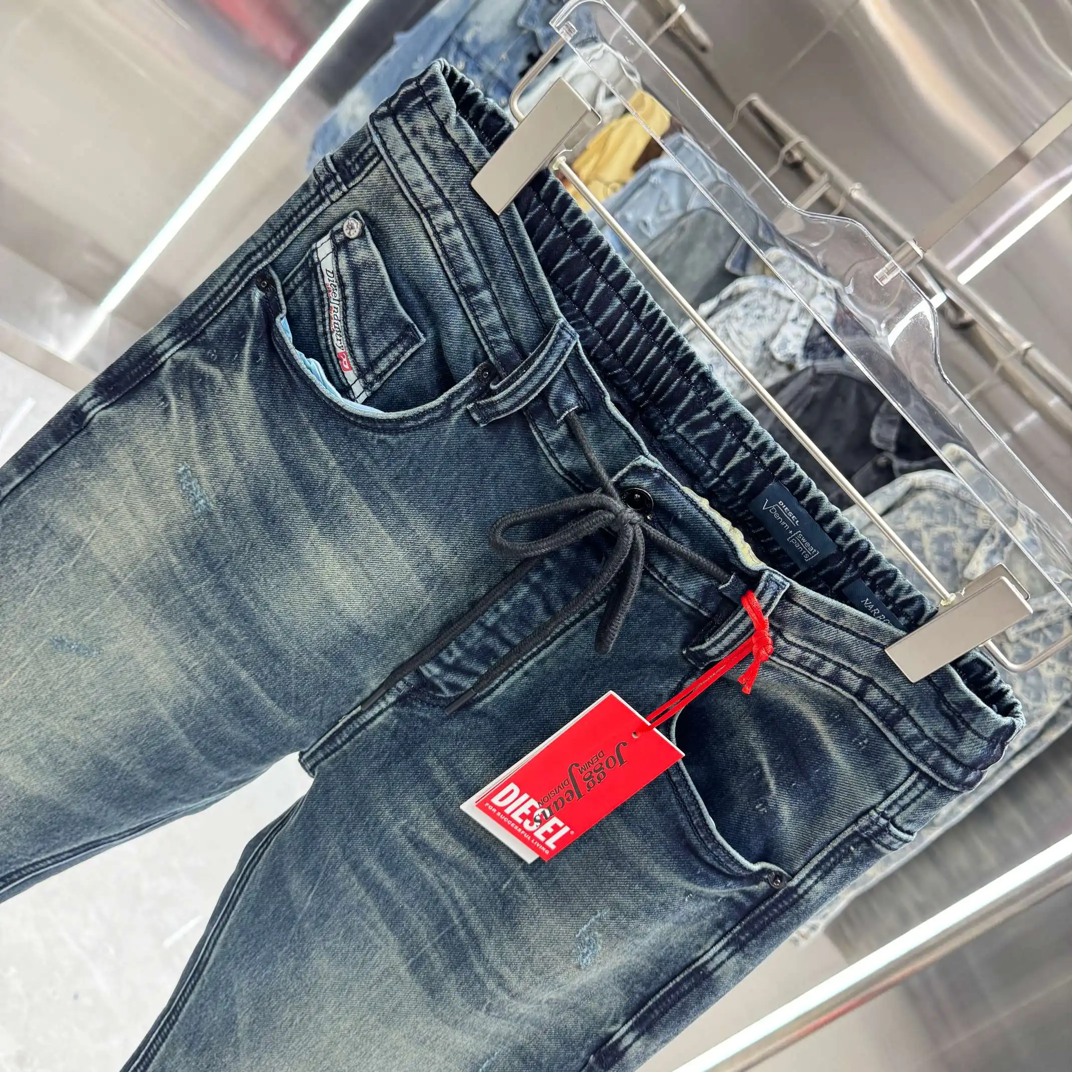 Straight-Leg Washed Denim JoggJeans D22019120 — view 4