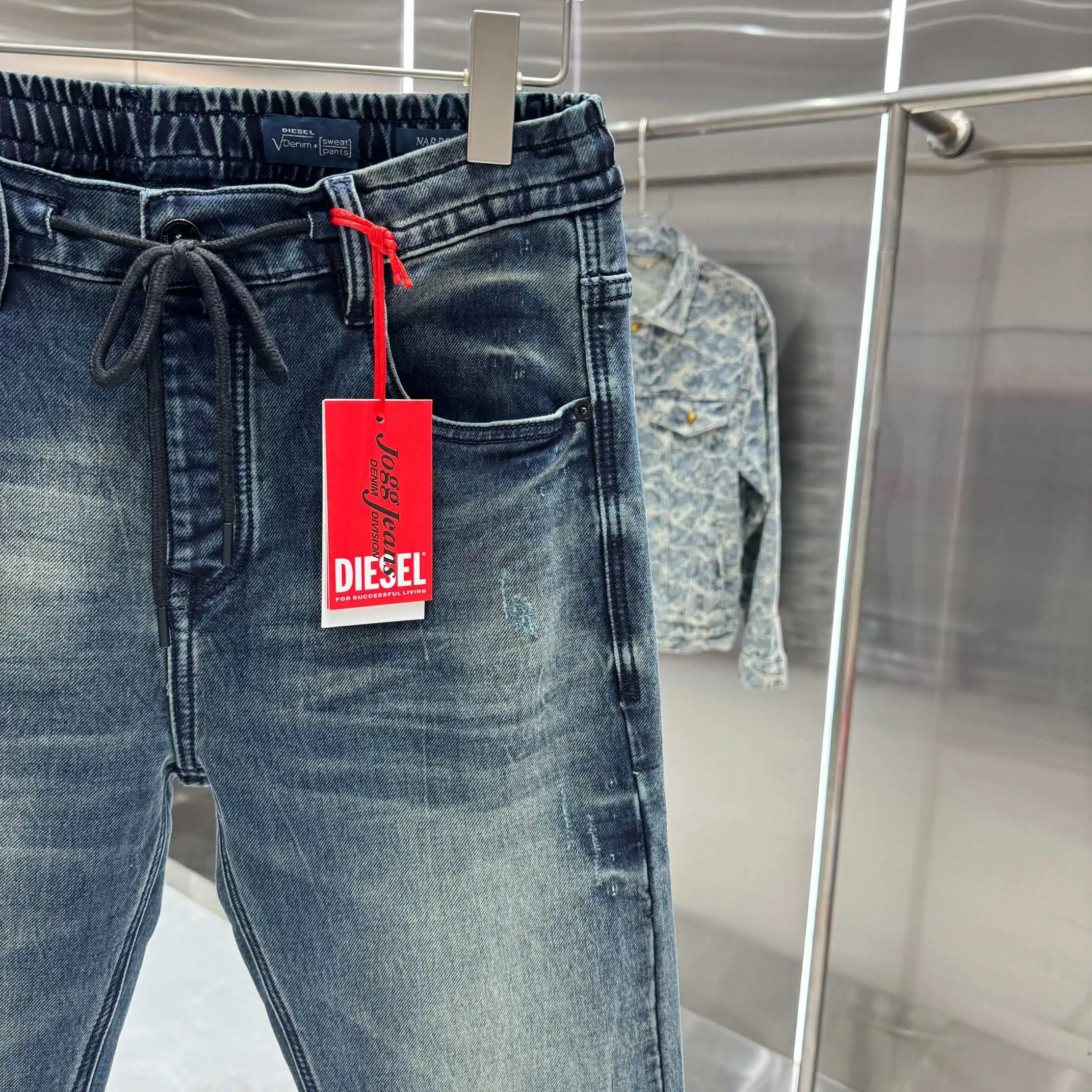 Straight-Leg Washed Denim JoggJeans D22019120 — view 7