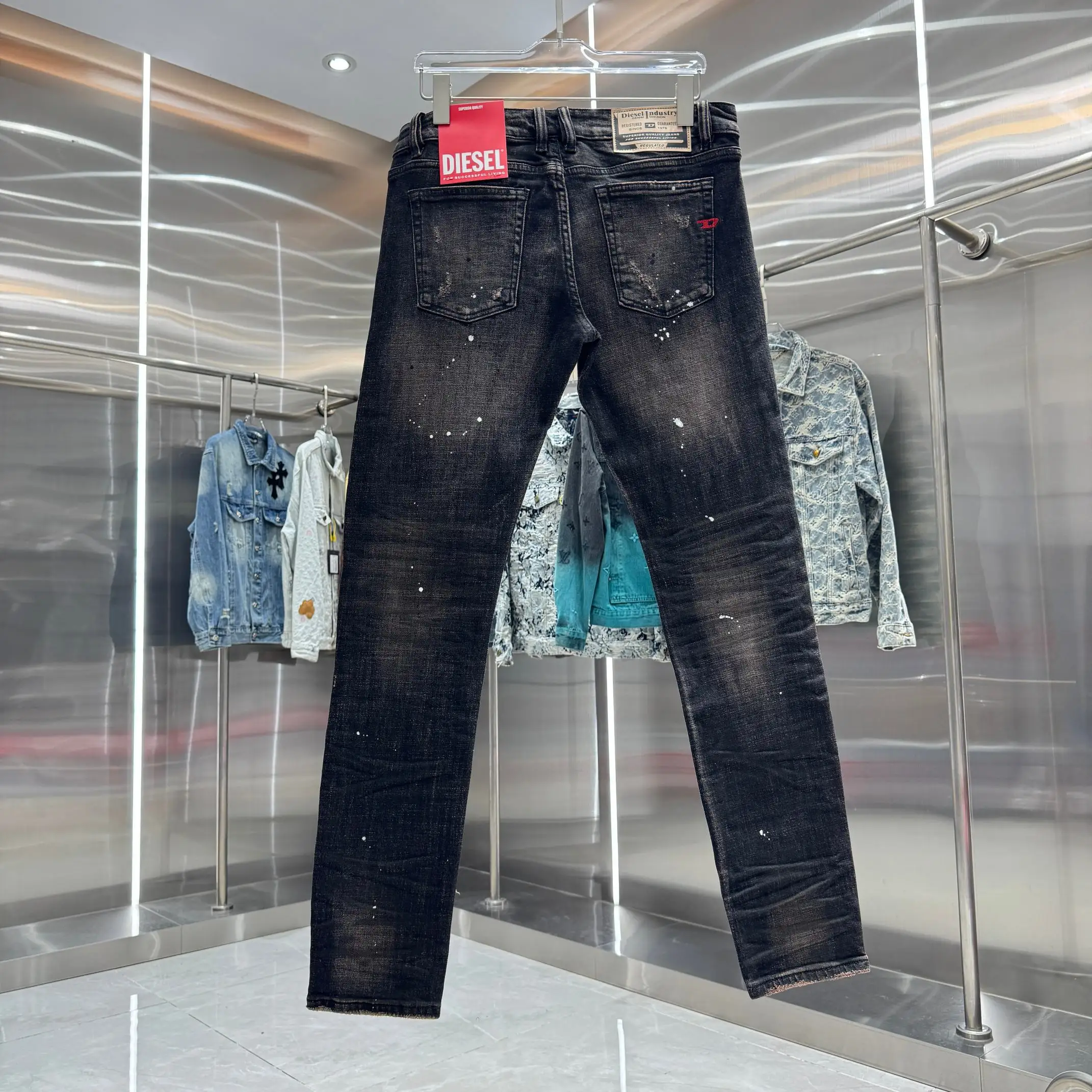 Distressed Slim-Fit Paint Splatter Jeans D22019127 — view 2